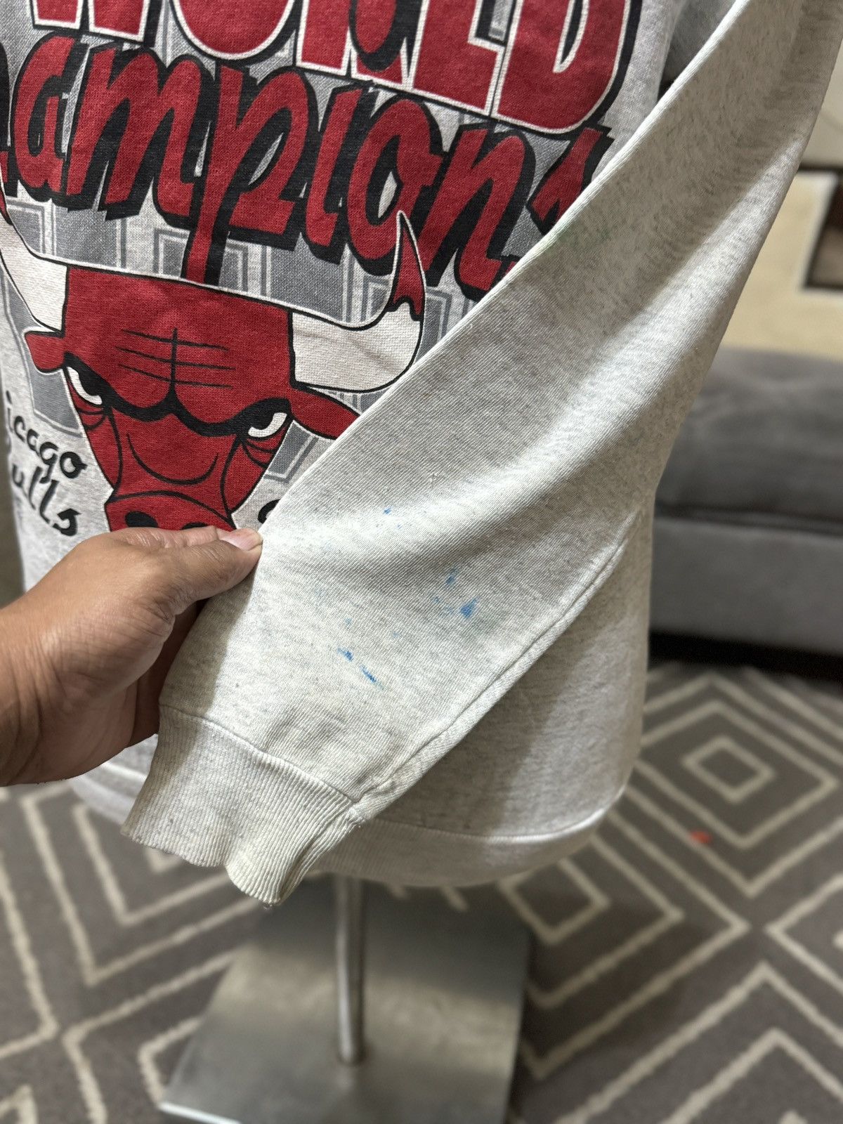 VINTAGE 90’s CHICAGO BULLS WORLD CHAMPIONS SWEATSHIRT