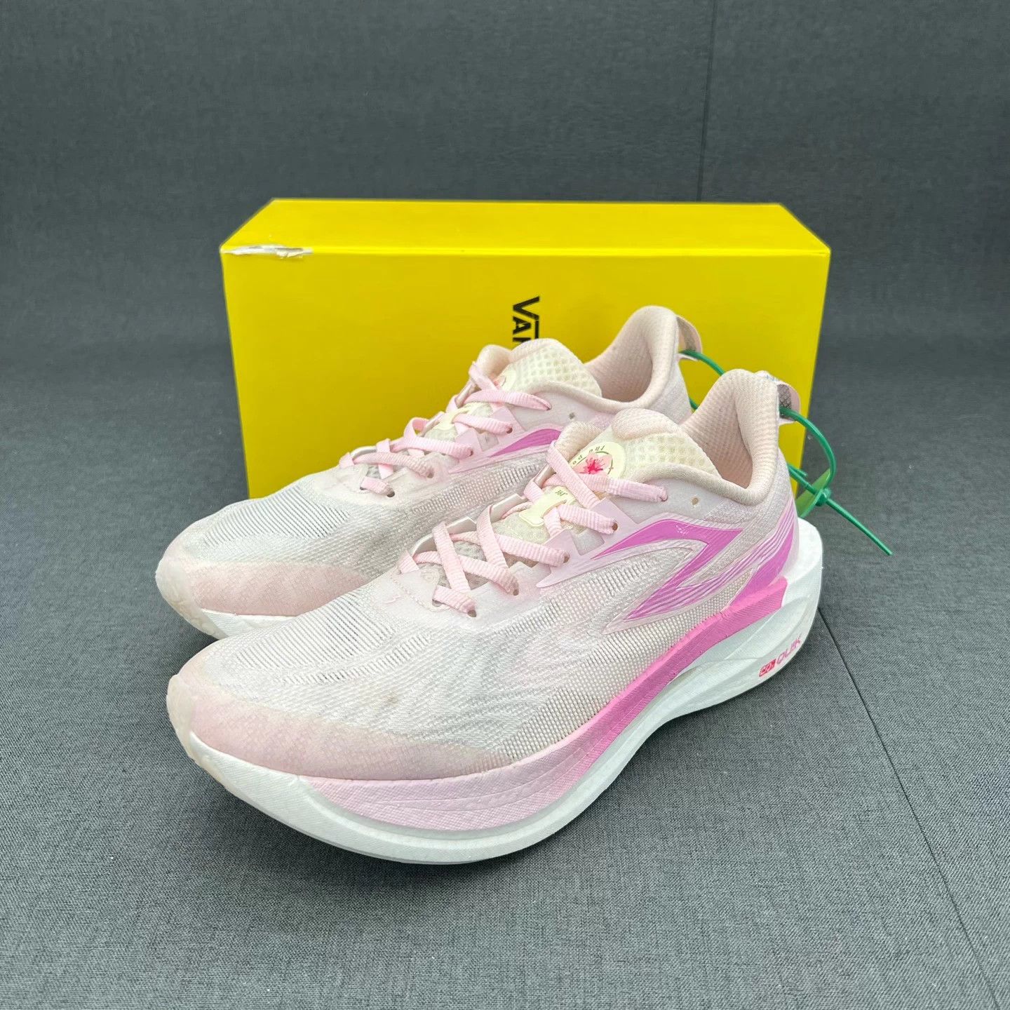 Other 361° Feiran 2 Taohua Yun White/Pink 43 Size US 9 / EU 42 - 1 Thumbnail
