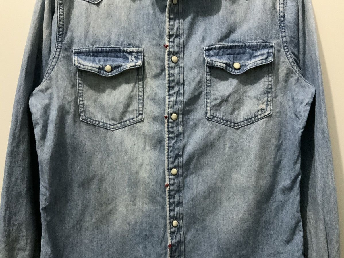 If Six Was Nine Mossimo Supply Co Distressed Denime Button Up Shirt Size US S / EU 44-46 / 1 - 4 Thumbnail