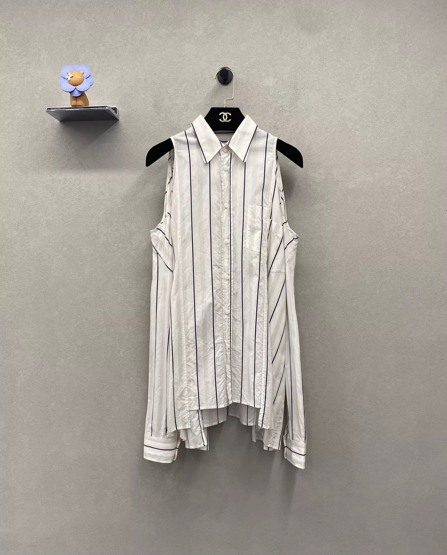 Maison Margiela MM Off-Shoulder Classic Stripe Shirt (Elegant & Stylish) Size XS / US 0-2 / IT 36-38 - 1 Thumbnail