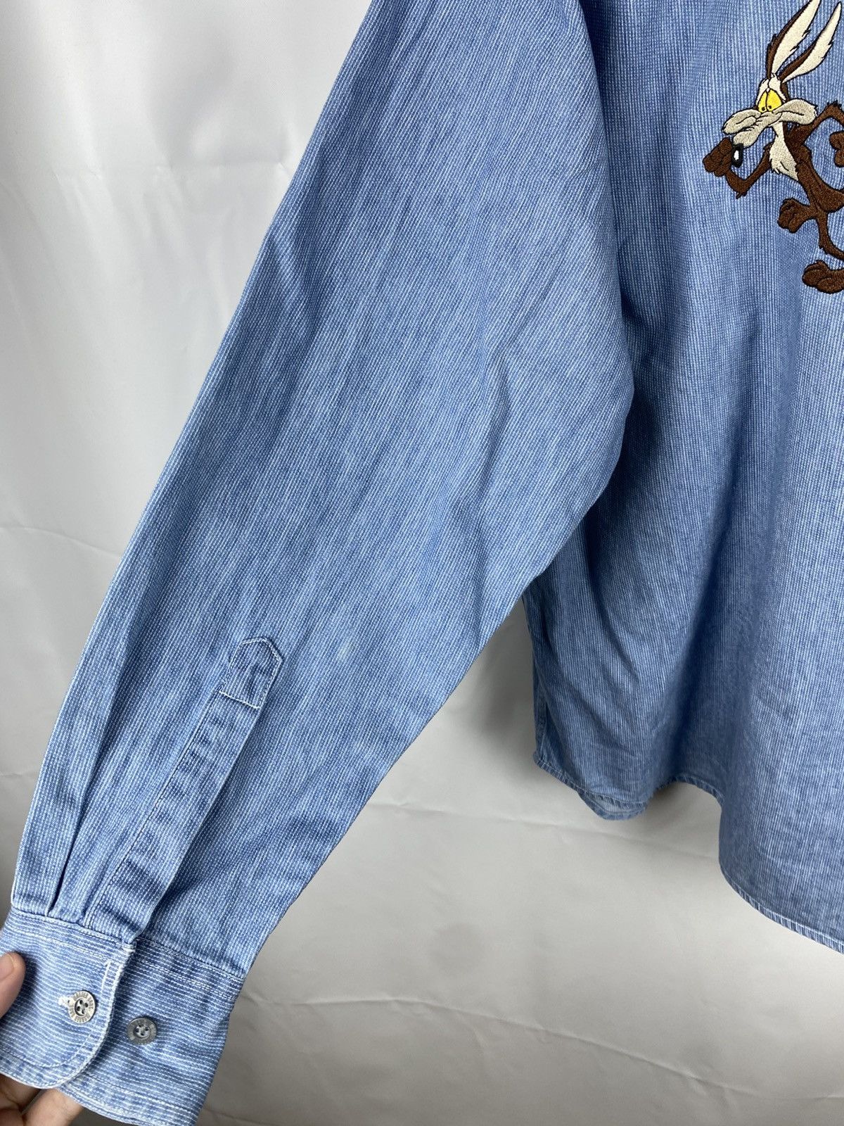 Vintage × Warner Bros Vintage Warner Bros Denim Shirt Looney Tunes Men size L 1998 Size US L / EU 52-54 / 3 - 10 Thumbnail