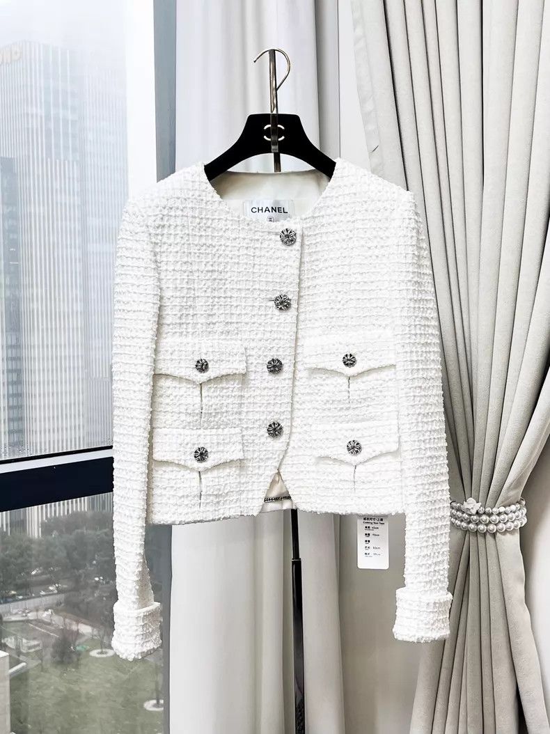 Chanel Chanel White soft tweed round-neck long-sleeved jacket Size XS / US 0-2 / IT 36-38 - 2 Thumbnail