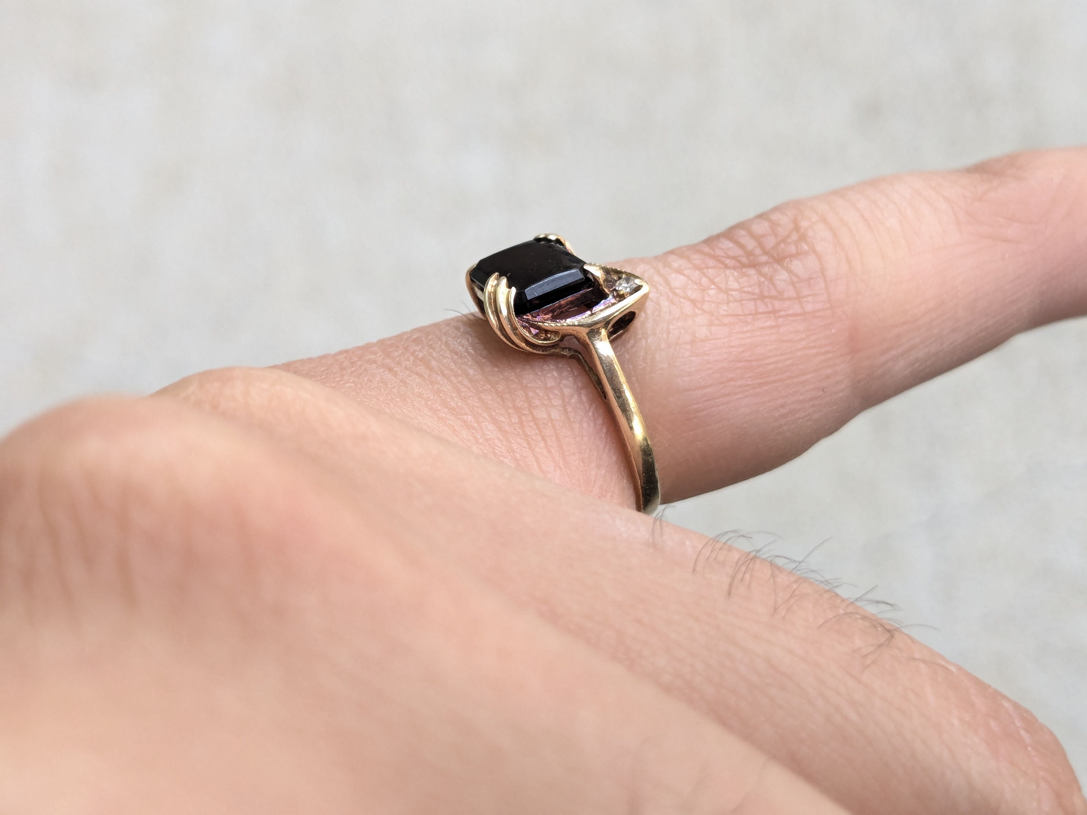 Jewelry × Vintage 10k Yellow Gold Ring Black Onyx Diamond 5.75 Size ONE SIZE - 10 Thumbnail