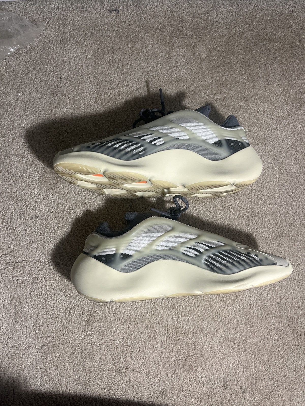 Adidas Yeezy 700 Fade Salt Size US 14 / EU 47 - 2 Thumbnail
