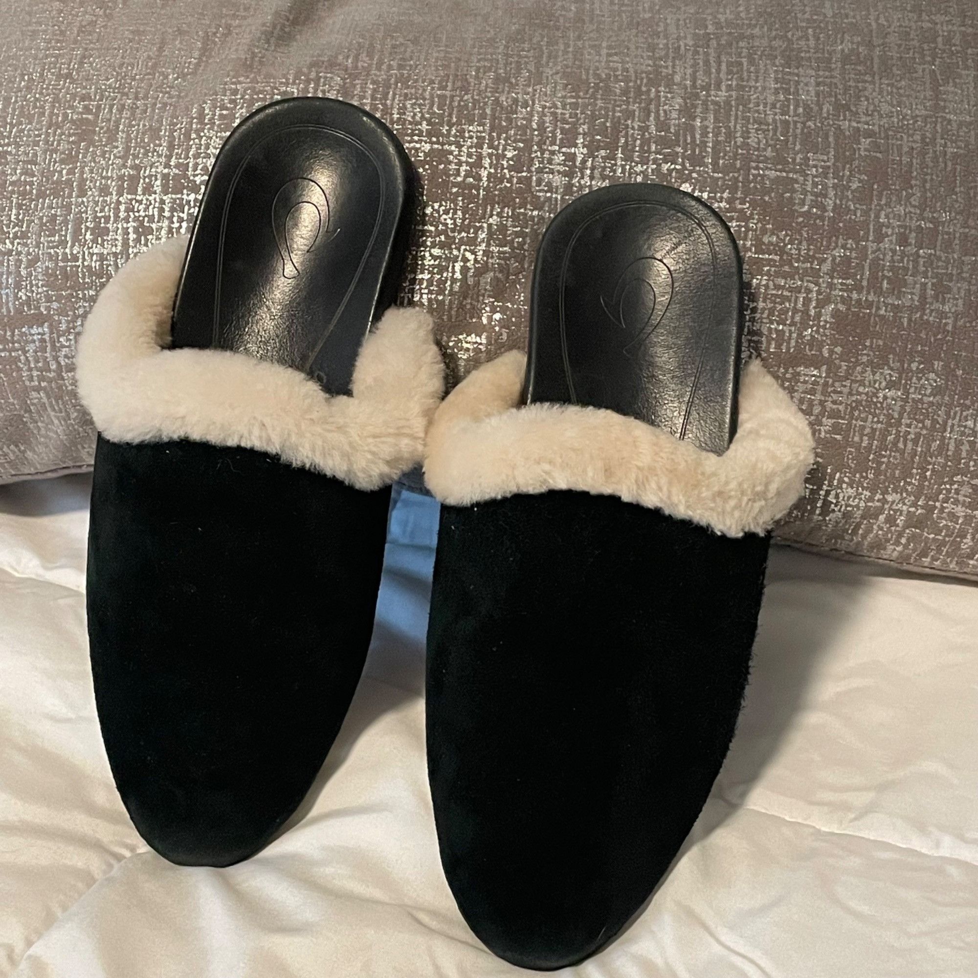 Olukai Olukai Womens Loma Hulu Shearling-Lined Leather Soles Slippe Size US 7 / IT 37 - 1 Thumbnail