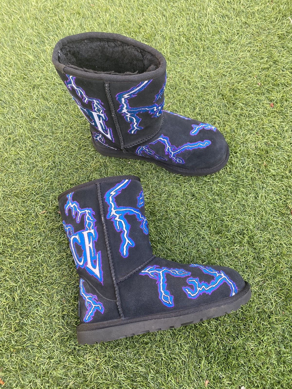 Ugg Palace x Ugg Lightning Embroidery Boots Black Size US 4 / IT 34 - 1 Thumbnail