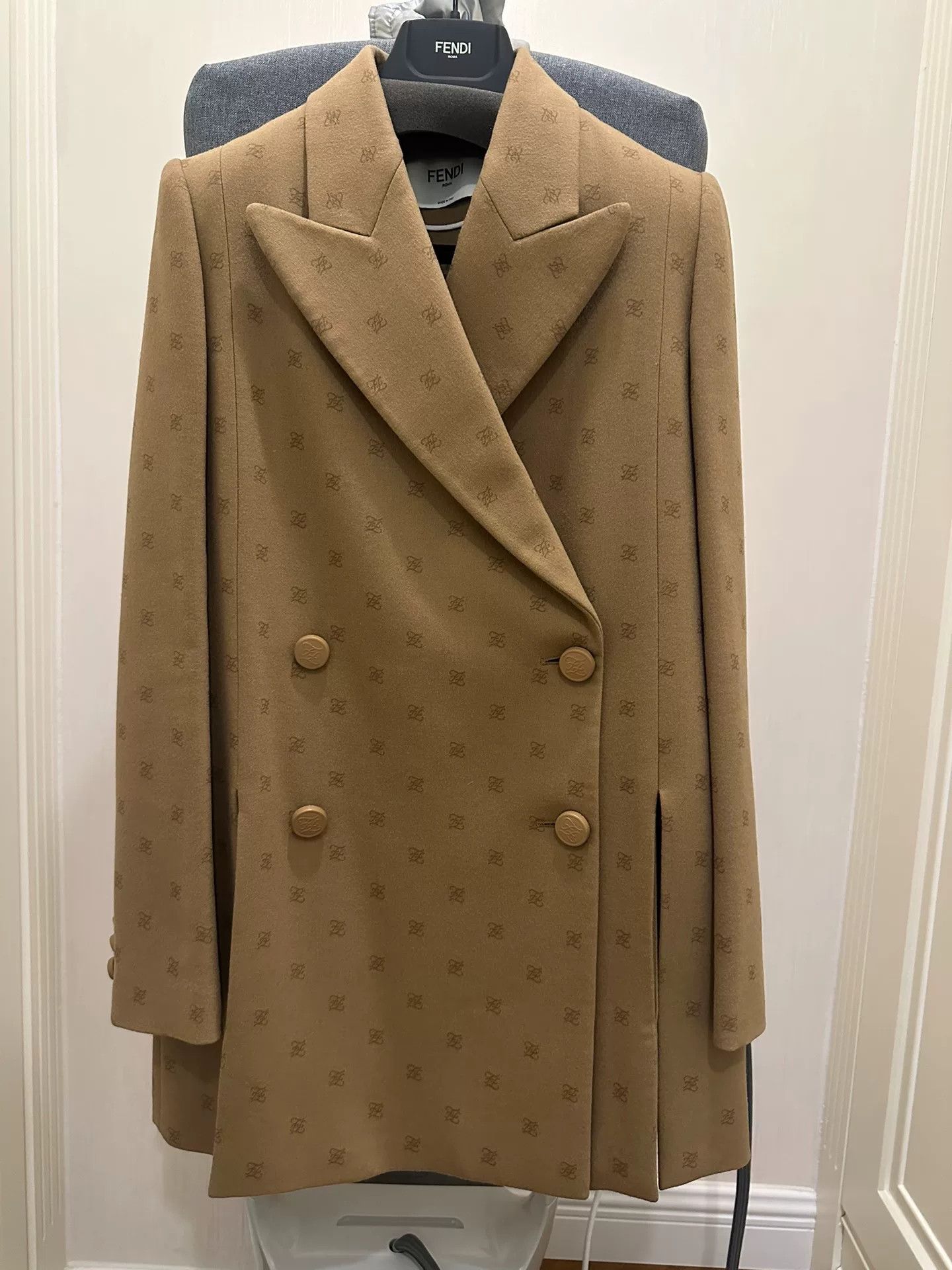 Fendi fendi double-breasted coat in beige Size US M / EU 48-50 / 2 - 1 Thumbnail