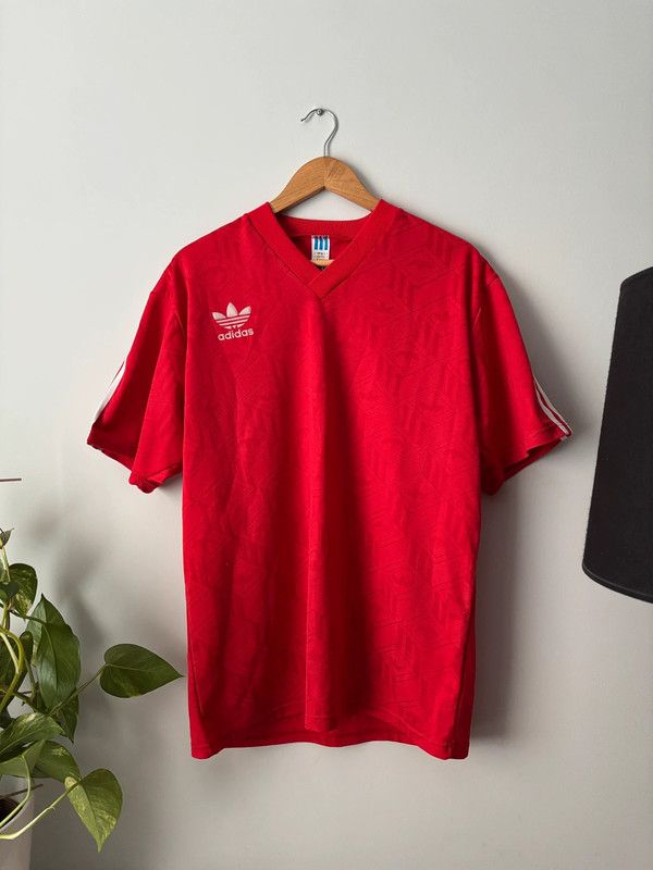 Adidas Adidas Originals vintage t-shirt sport football red M UK 90s Size US M / EU 48-50 / 2 - 1 Thumbnail