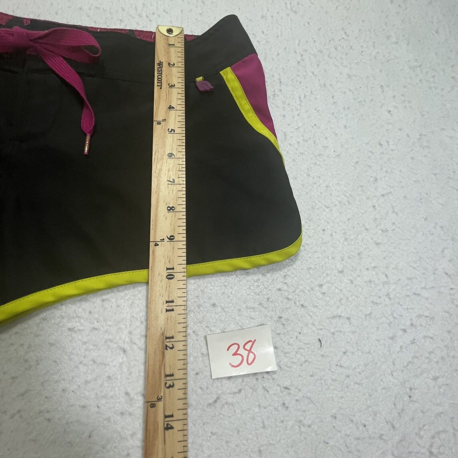 The North Face The North Face Short 3" Inseam Athletic Neon Shorts Size 27" / US 4 / IT 40 - 9 Thumbnail