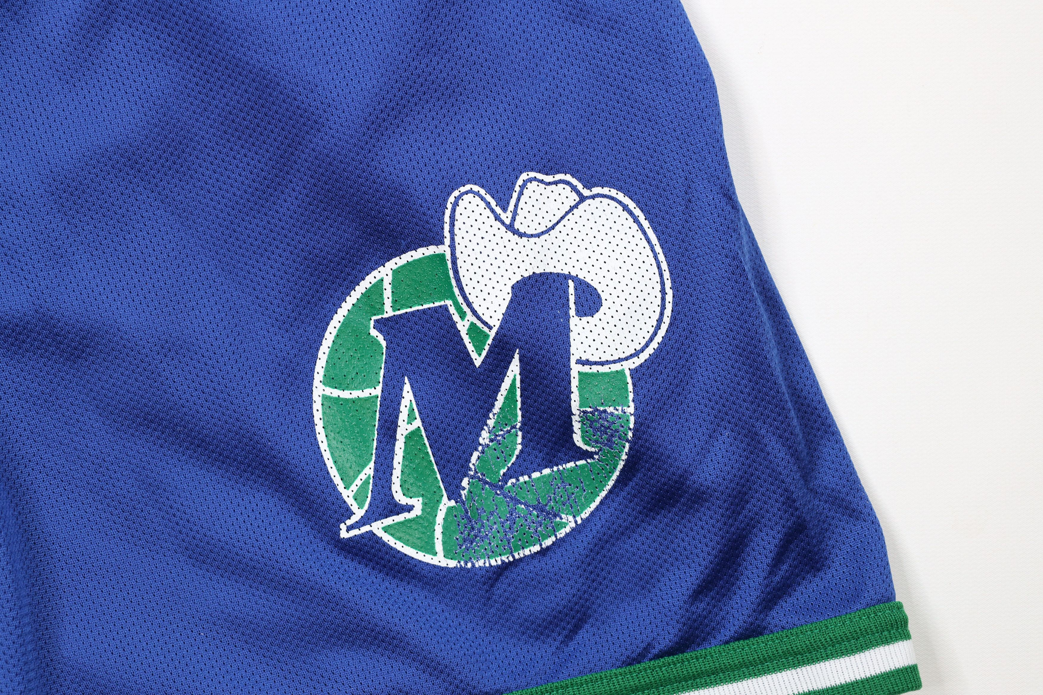 Champion × Vintage Vintage 90s Champion Mavericks Basketball Shorts Blue USA Size US 34 / EU 50 - 5 Thumbnail
