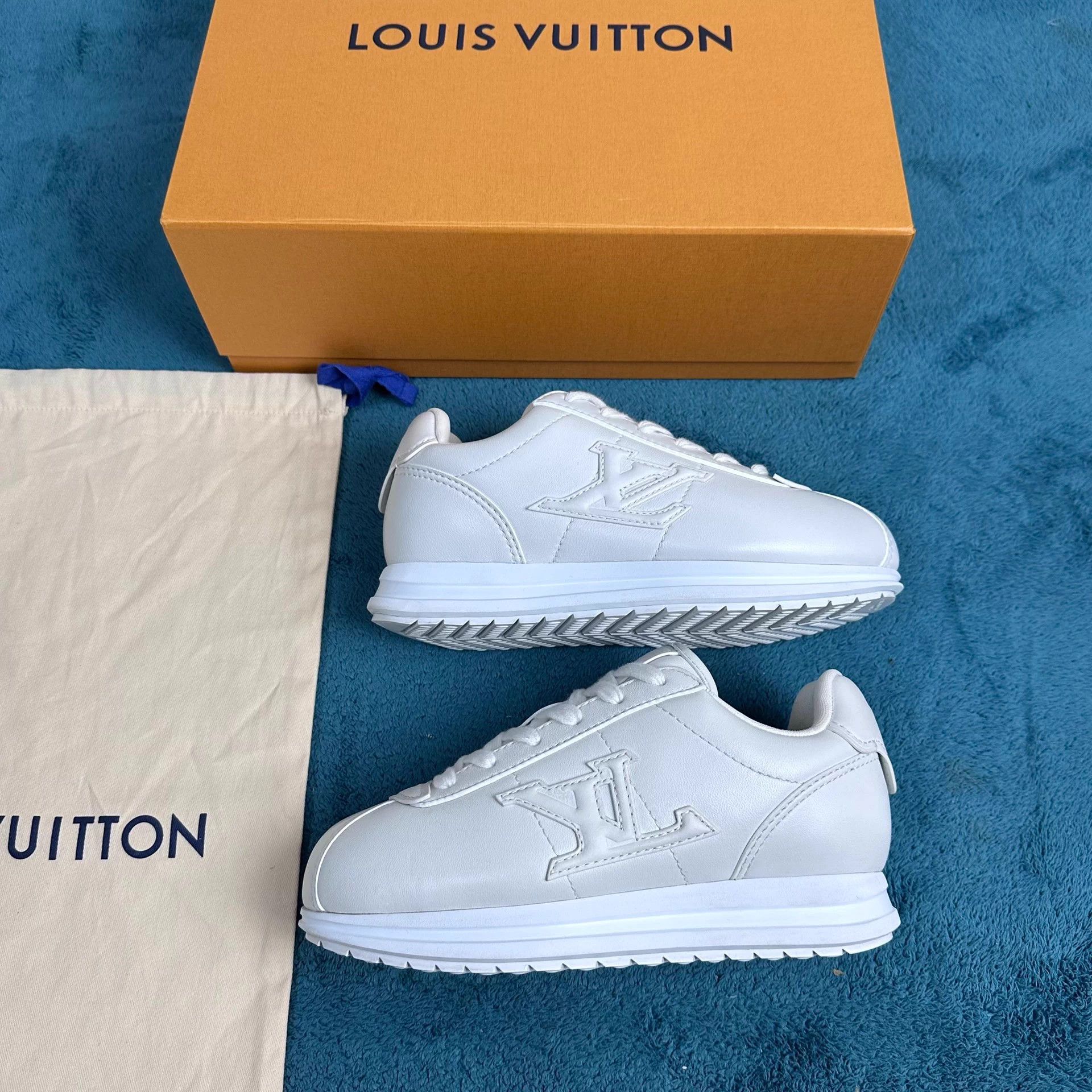 Louis Vuitton Nigo x LV buttersoft FW25 lamb logo low-top white 3.5/37.5 Size US 6.5 / IT 36.5 - 2 Thumbnail