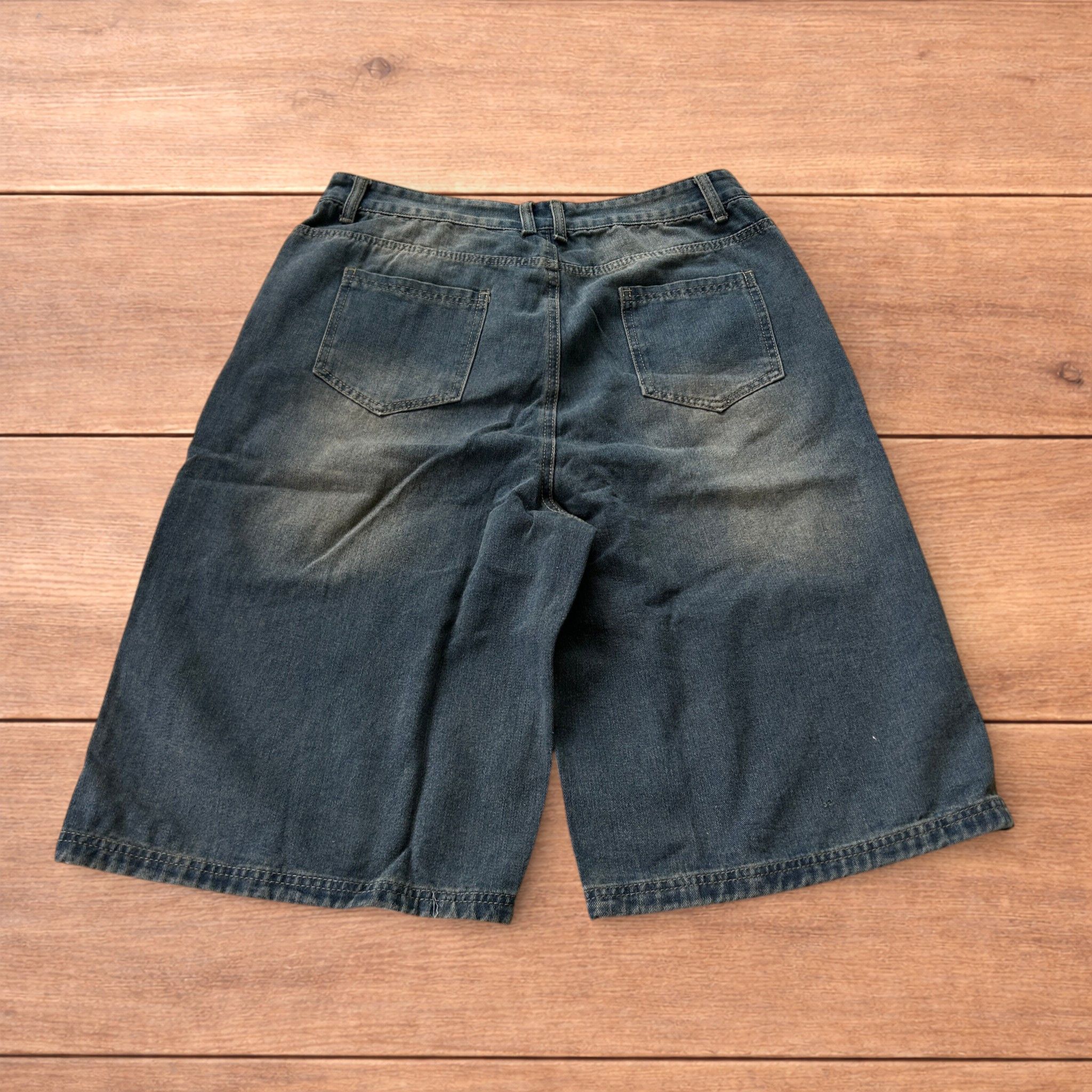 Japanese Brand Super baggy wide leg denim shorts jorts in dark blue wash. Size US 34 / EU 50 - 2 Thumbnail