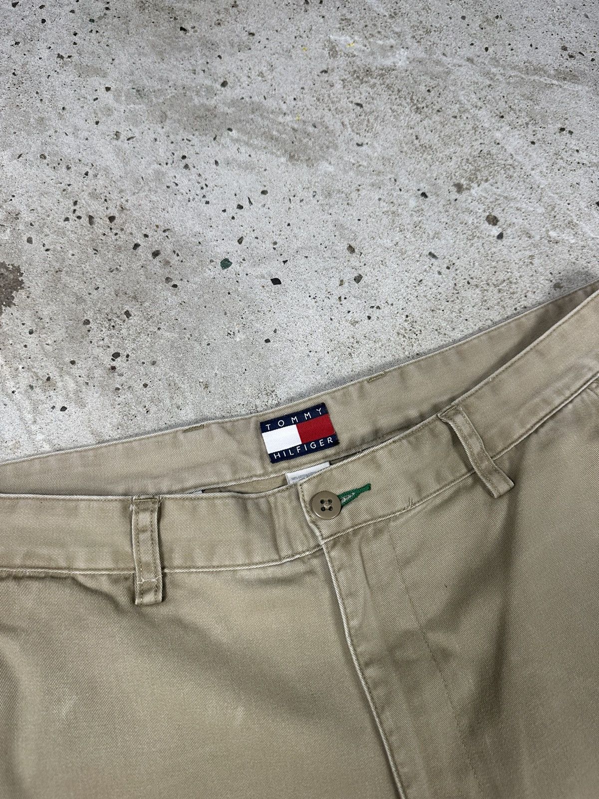 Tommy Hilfiger × Vintage Vintage Y2K Tommy Hilfiger Beige Baggy Cargo Pants Size US 33 - 9 Thumbnail