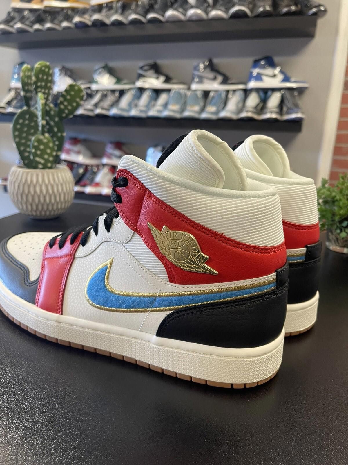 Jordan Brand Air Jordan 1 Mid Let Her Man Sail Red White Women's Size 12 Size US 12 / IT 42 - 6 Thumbnail