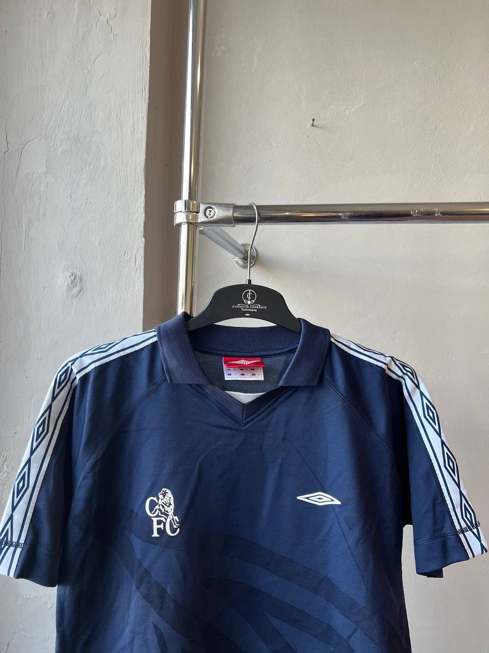 Umbro 1999/2000 CHELSEA FC RARE TRAINING SOCCER JERSEY SHIRT SZ M Size US M / EU 48-50 / 2 - 3 Thumbnail