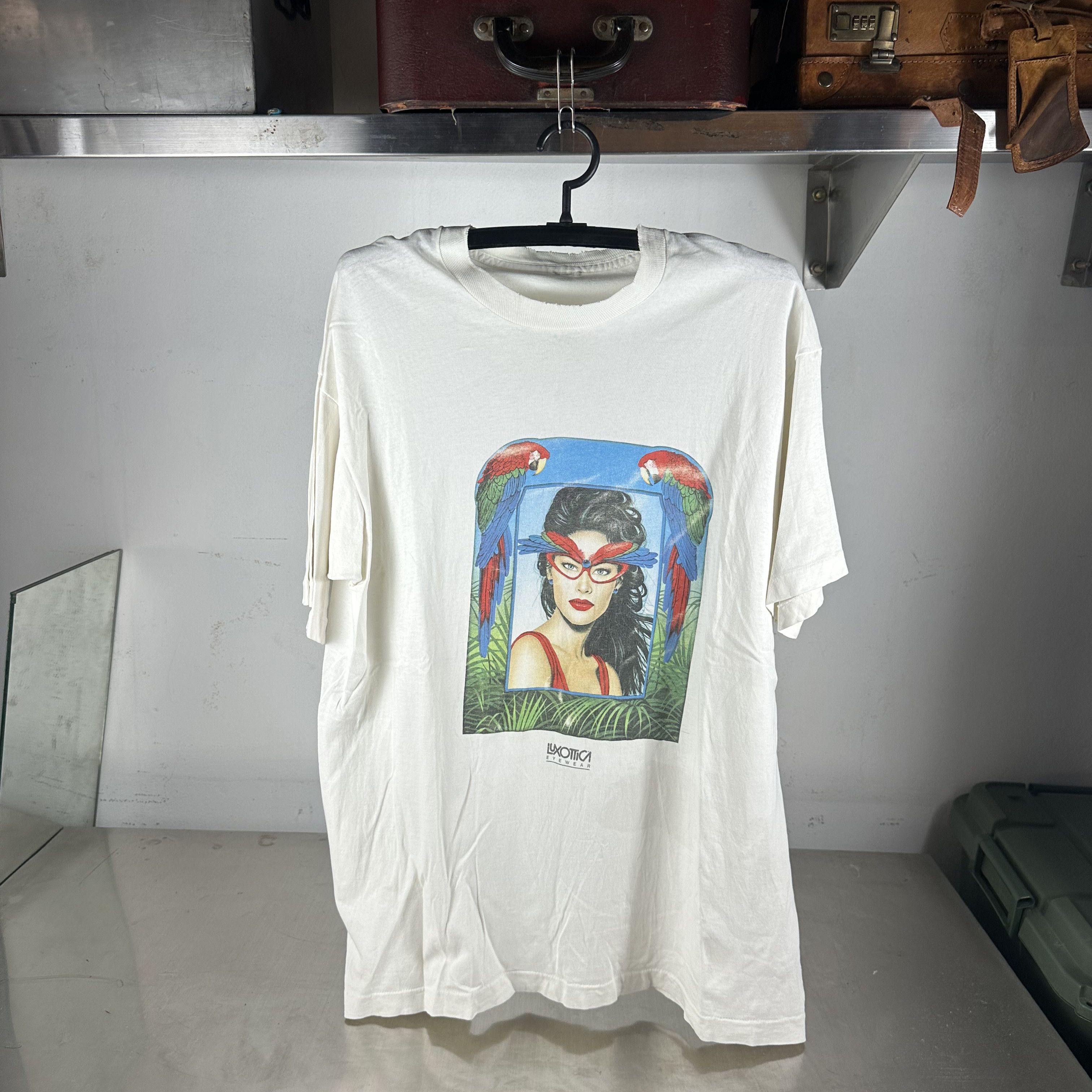 Vintage Vintage 90s Luxottica Eyewear Glasses Artwork Promo T-shirt Size US XL / EU 56 / 4 - 1 Thumbnail