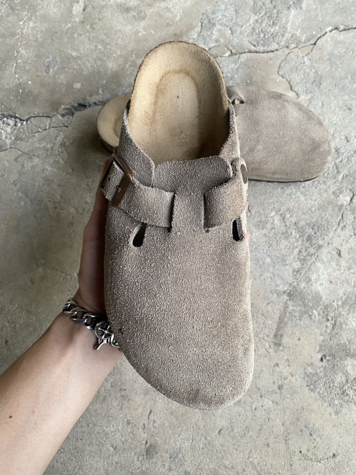 Birkenstock Birkenstock Boston Taupe Suede Soft Footbed Size US 7 / EU 40 - 4 Thumbnail
