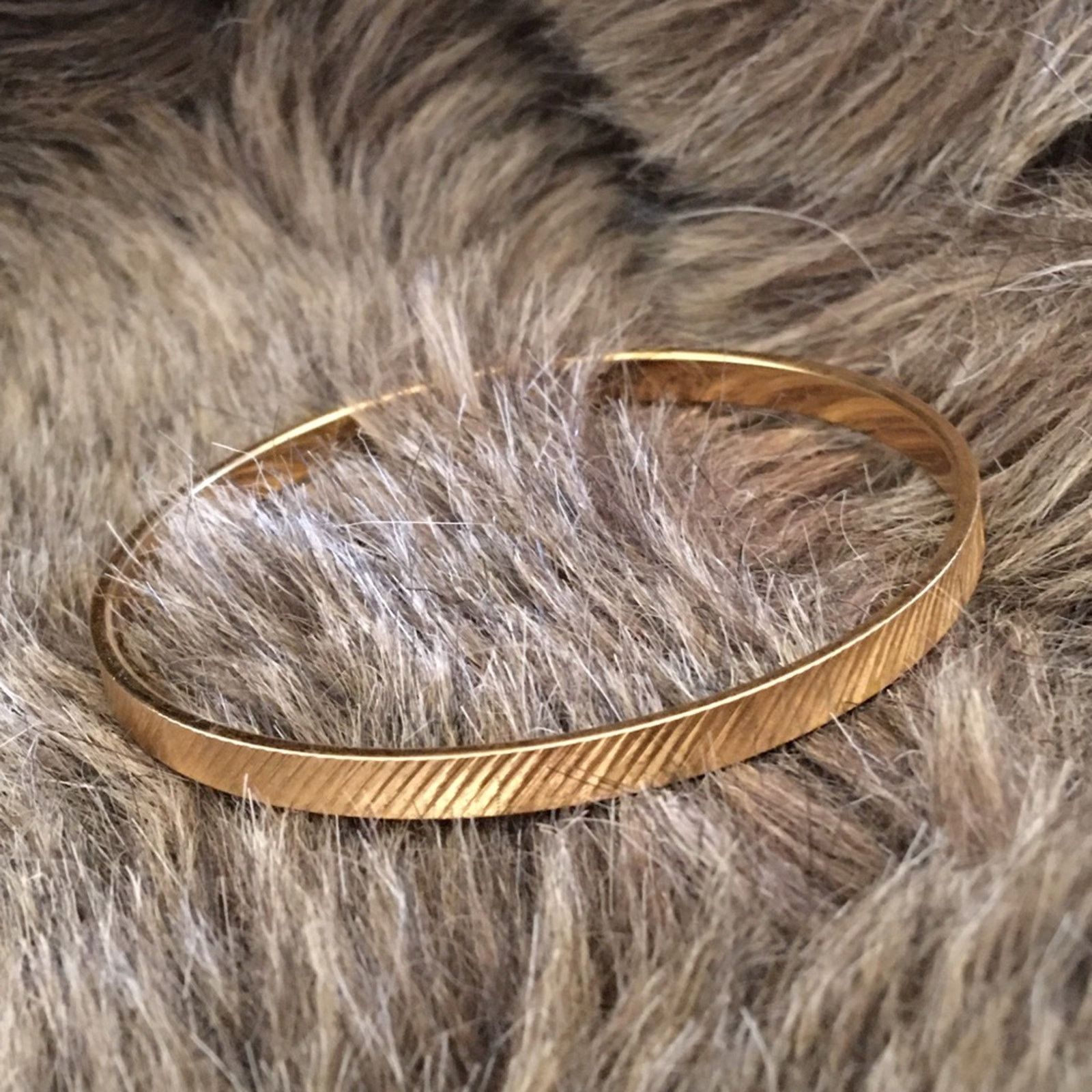 Monet Vintage Monet gold tone pattern bangle bracelet Size ONE SIZE - 1 Thumbnail