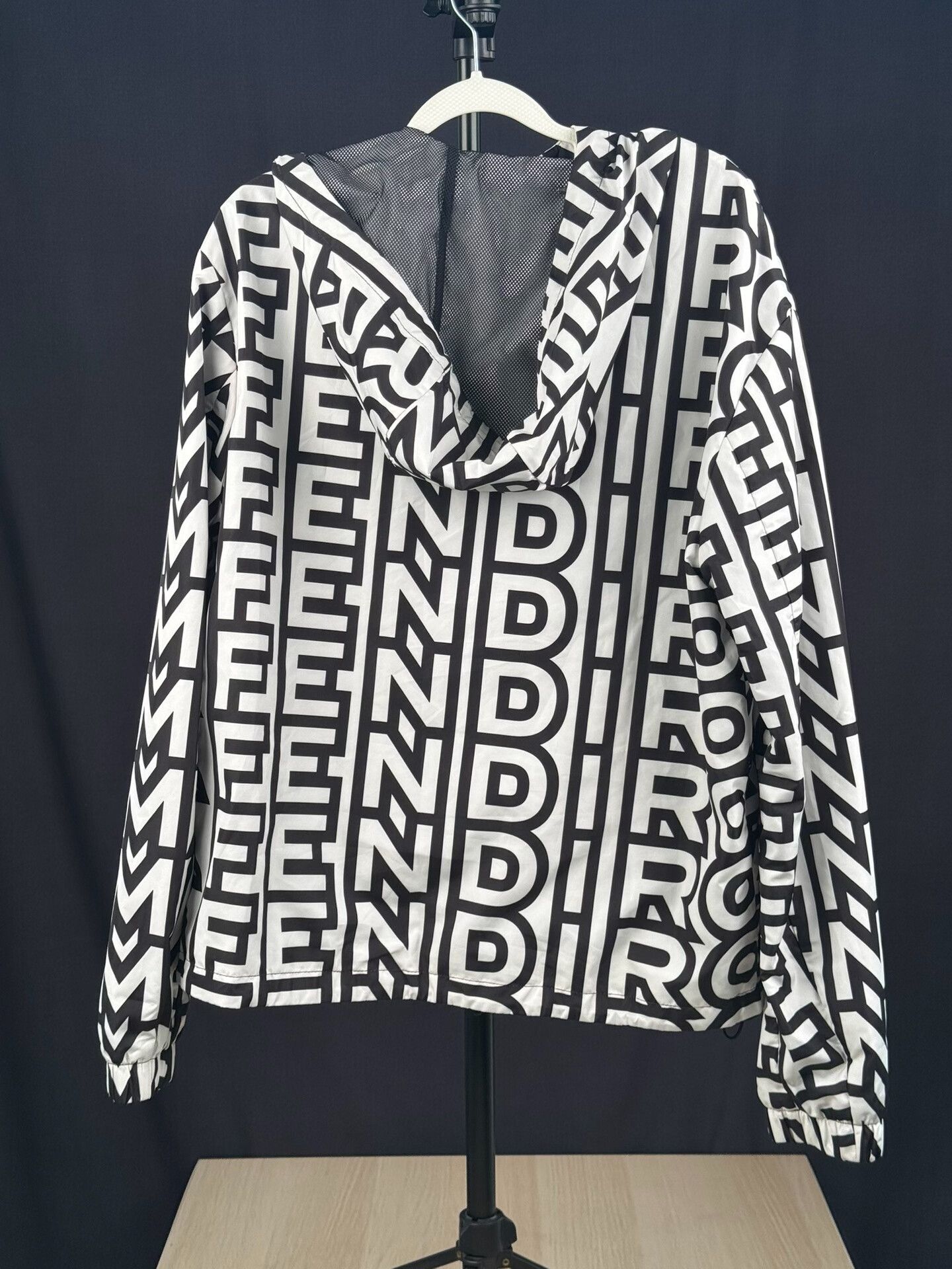 Fendi fendi roma logo hooded jacket for men Size US M / EU 48-50 / 2 - 3 Thumbnail