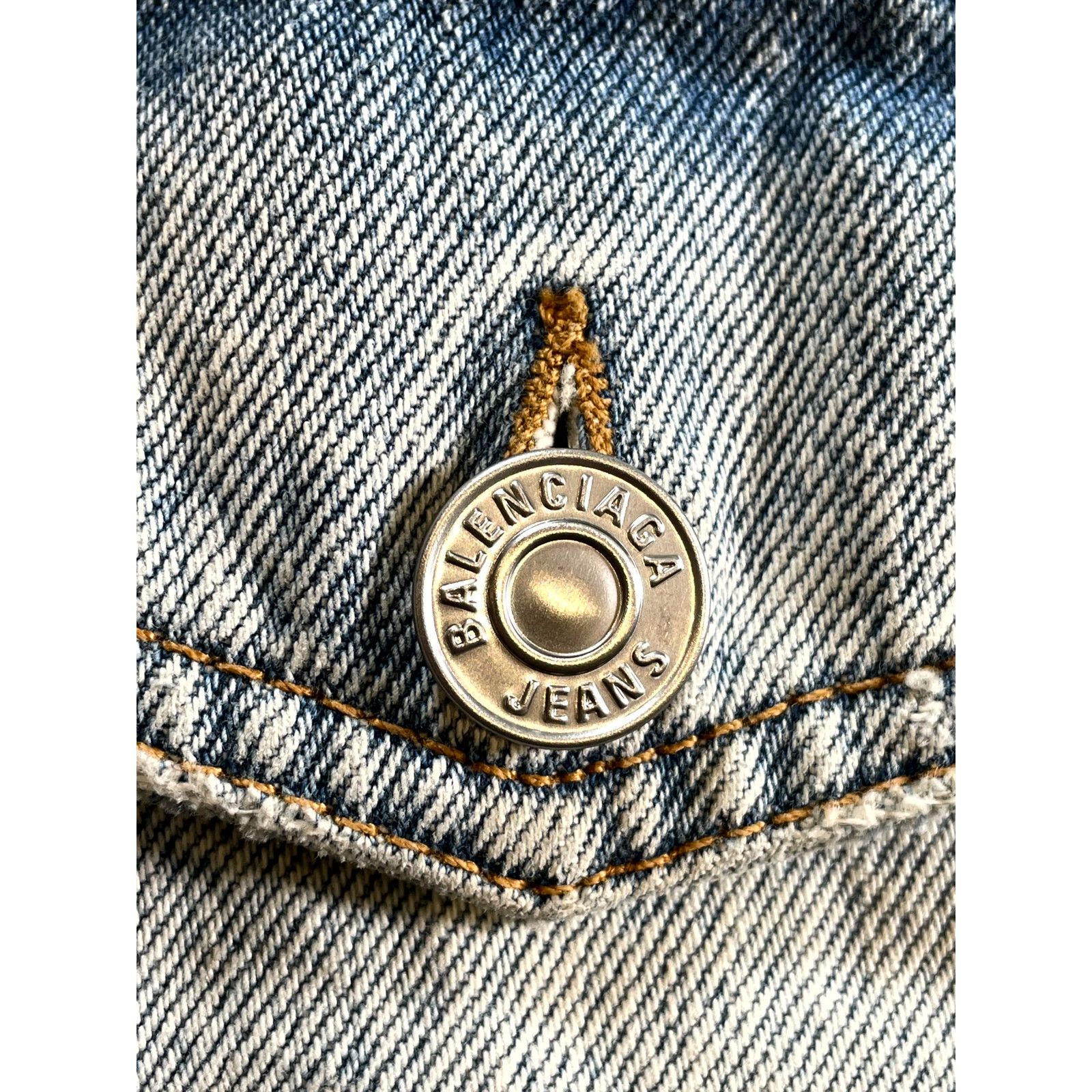 Balenciaga Balenciaga Logo Metal Denim Lightwash Jacket Size US L / EU 52-54 / 3 - 4 Thumbnail