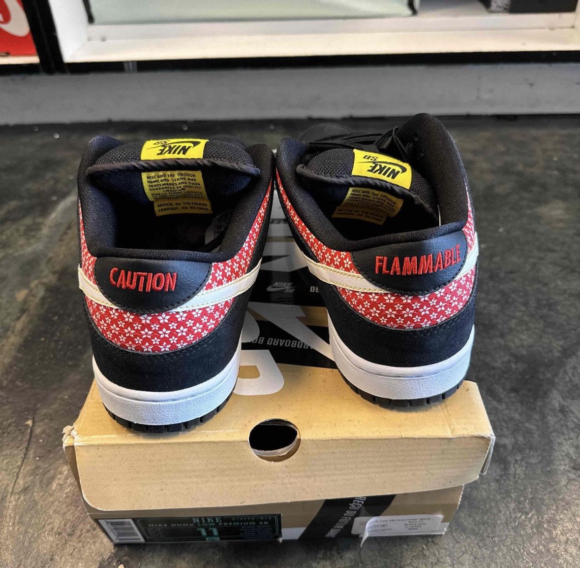 Nike Dunk Low SB Firecracker Black Size US 11 / EU 44 - 4 Thumbnail