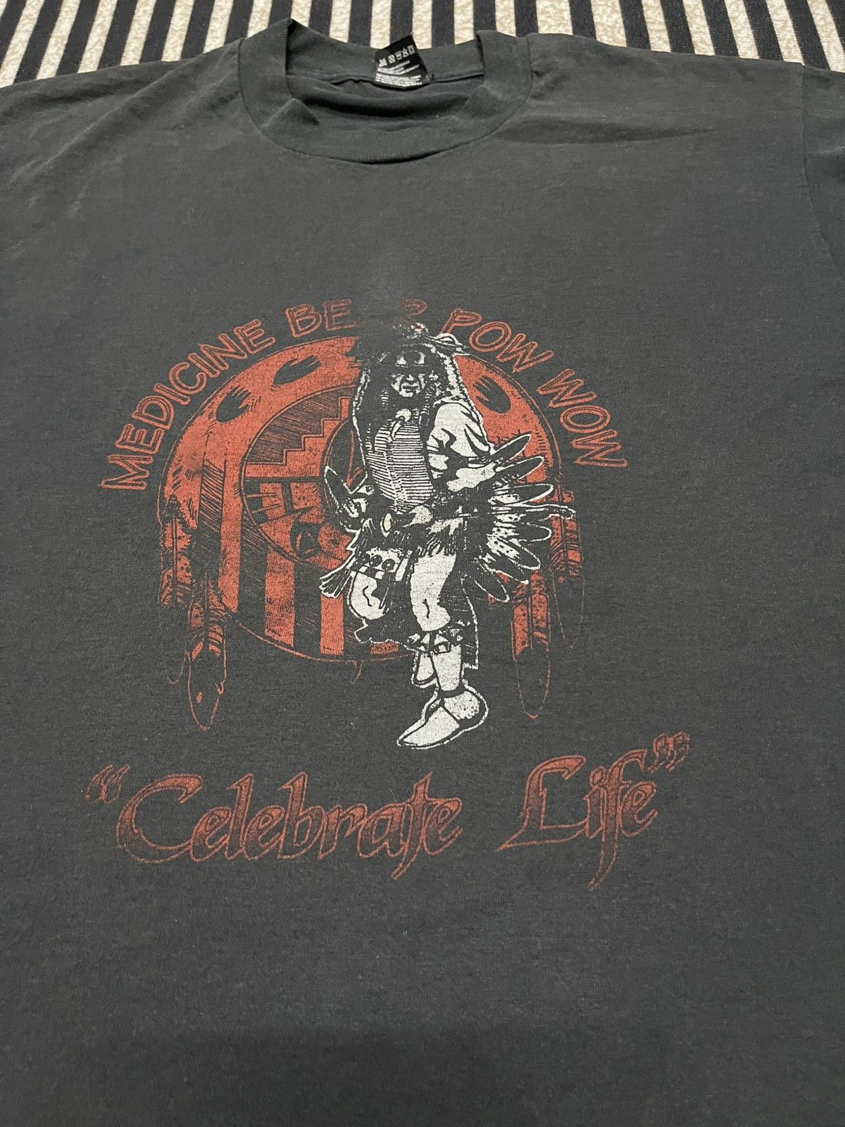 Fruit Of The Loom VINTAGE 80s RED INDIAN CELEBRATE LIFE “MEDICINE BE A POW WOW Size US L / EU 52-54 / 3 - 6 Thumbnail