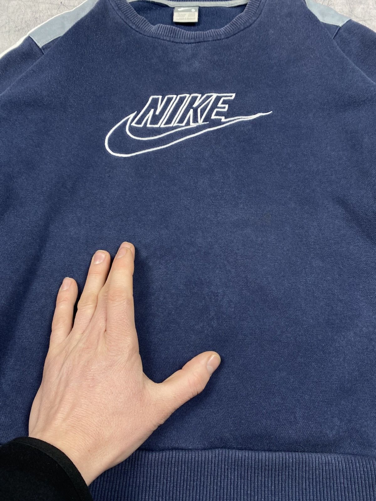 Nike Vintage Nike Swoosh Embroidered Logo Crewneck Sweatshirt Size US S / EU 44-46 / 1 - 8 Thumbnail