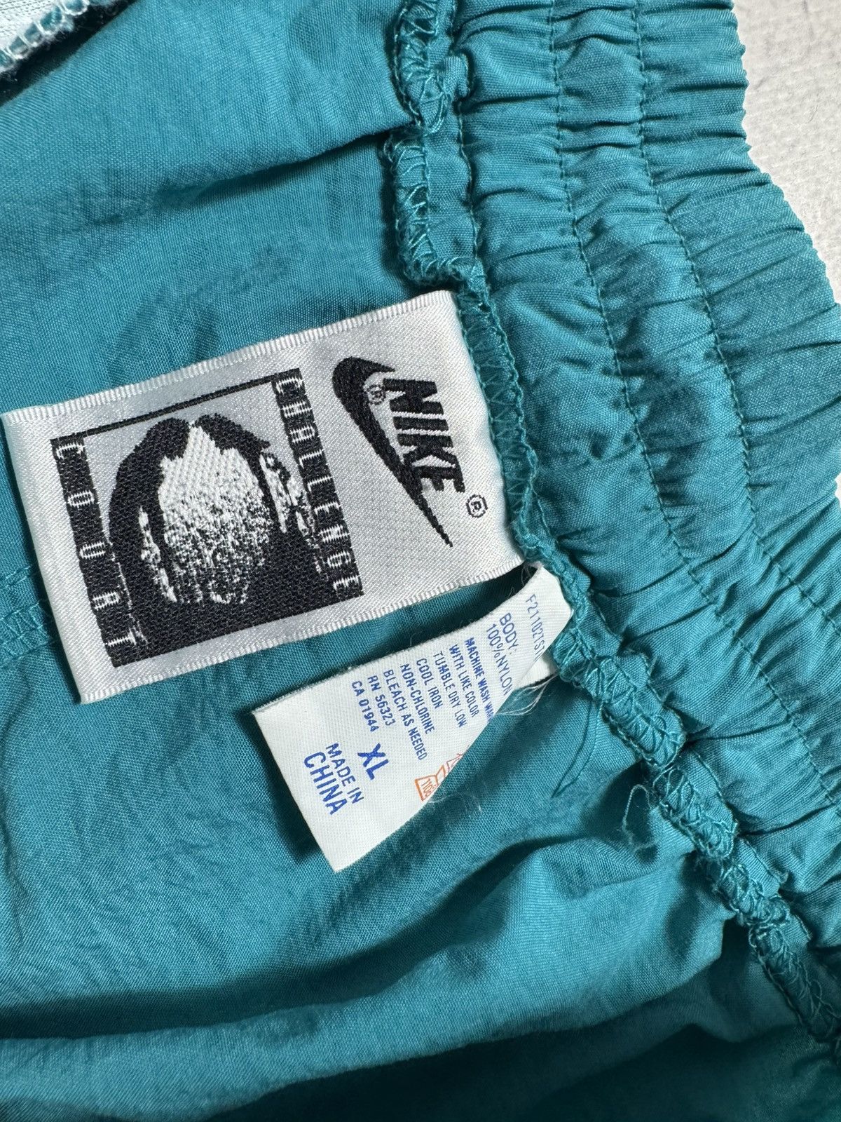 Nike Nike Challenge Court Vintage 90’s Nylon Shorts Size XL Size US 36 / EU 52 - 5 Thumbnail