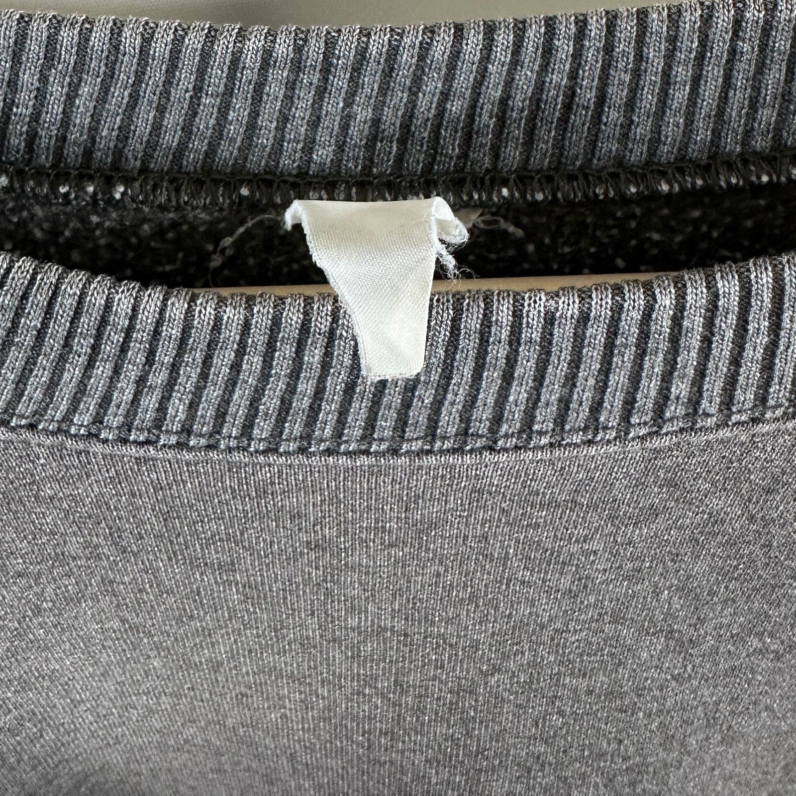 Champion Vintage Distressed Grey Crewneck Size US L / EU 52-54 / 3 - 6 Thumbnail