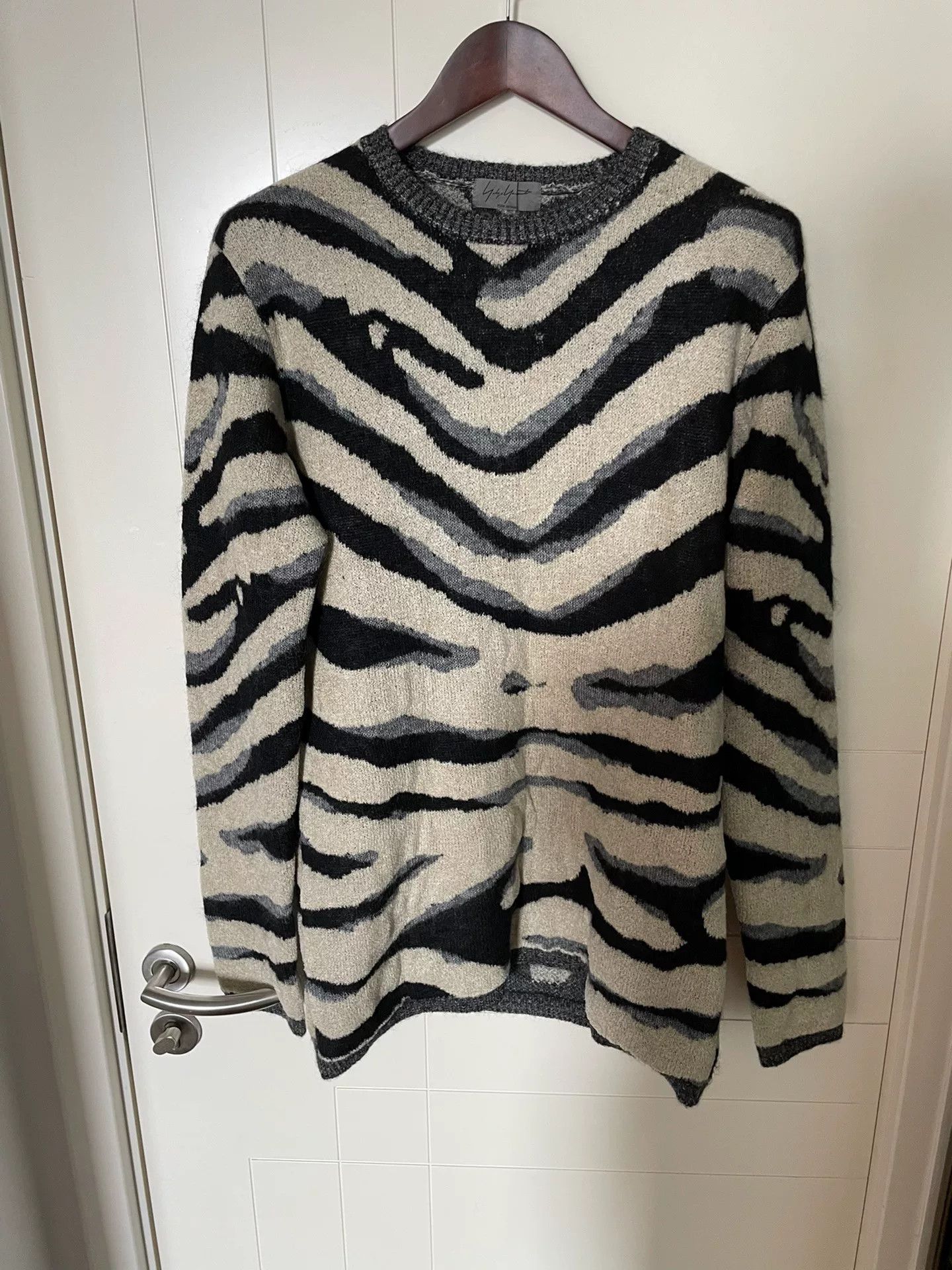 Yohji Yamamoto Yohji Yamamoto 13AW Zebra Sweater Size US L / EU 52-54 / 3 - 1 Thumbnail