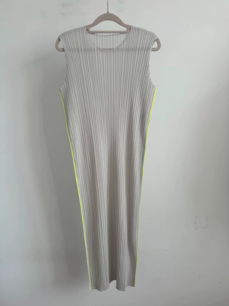 Issey Miyake Issey Miyake size:3 Grey pleated dress Size S / US 4 / IT 40 - 1 Thumbnail
