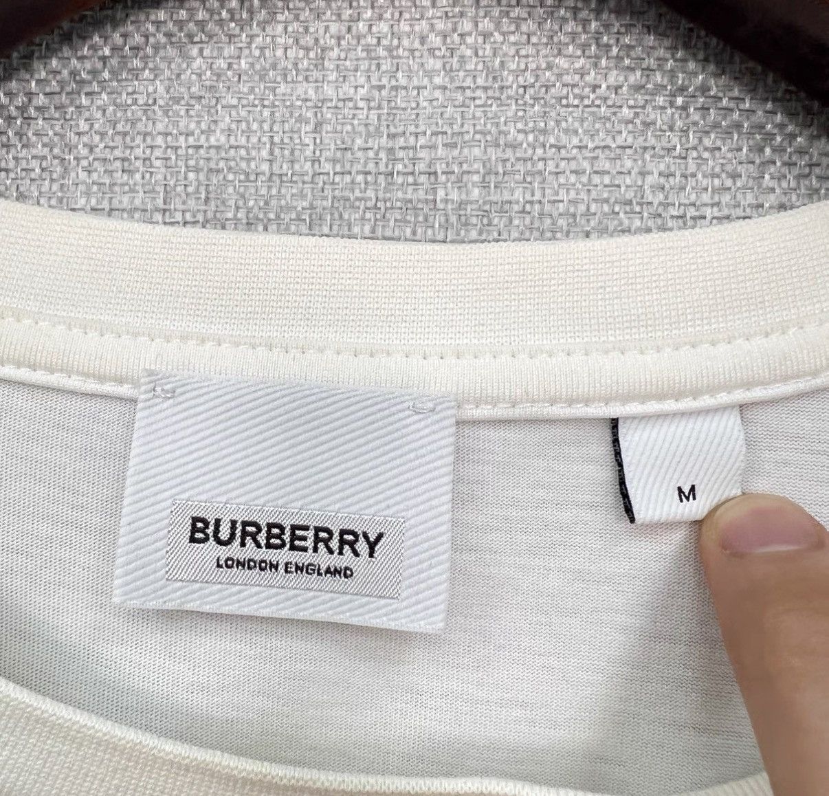 Burberry Burberry White Short Sleeve T-Shirt with Sleeve Logo Size US M / EU 48-50 / 2 - 5 Thumbnail