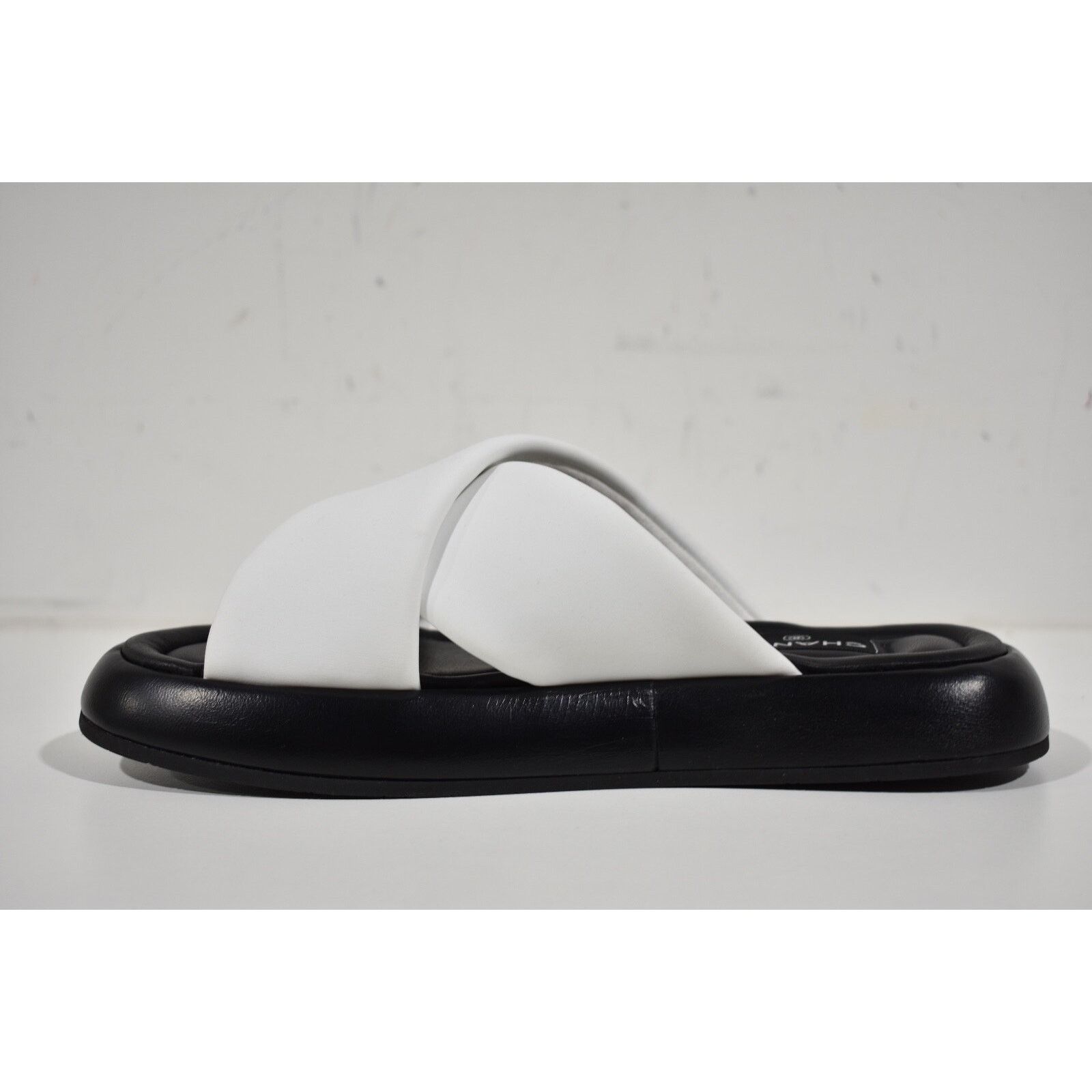 Chanel Chanel Black White Fabric Criss Cross Puffy CC Logo Slide Size US 8 / IT 38 - 9 Thumbnail