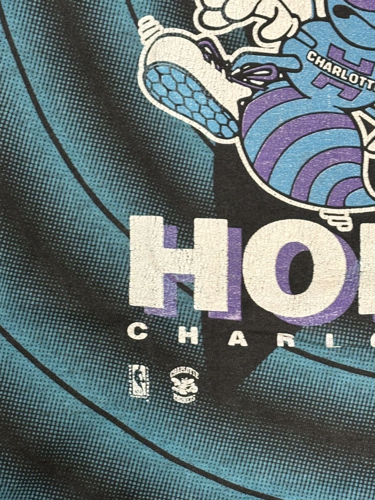 NBA 1990s (SLIGHTLY DISTRESSED) NBA CHARLOTTTE HORNETS TSHIRT Size US XL / EU 56 / 4 - 7 Thumbnail