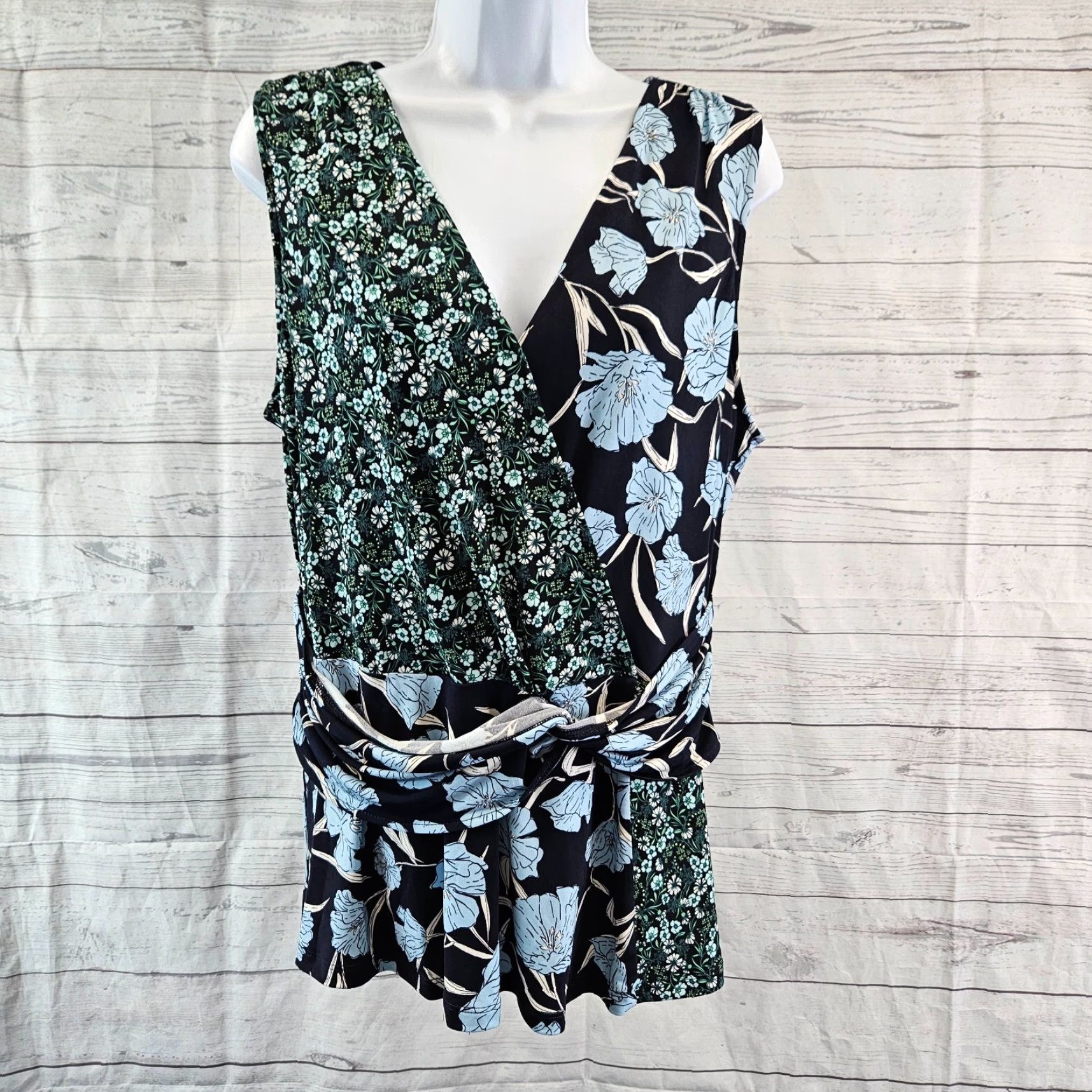 Jason Wu VINTAGE? No. J Jason Wu Womens Top Sz Large Blue Green Floral Sleeveless V-Neck Blouse Womens L Blue Floral V-Neck Shirt Size L / US 10 / IT 46 - 2 Thumbnail