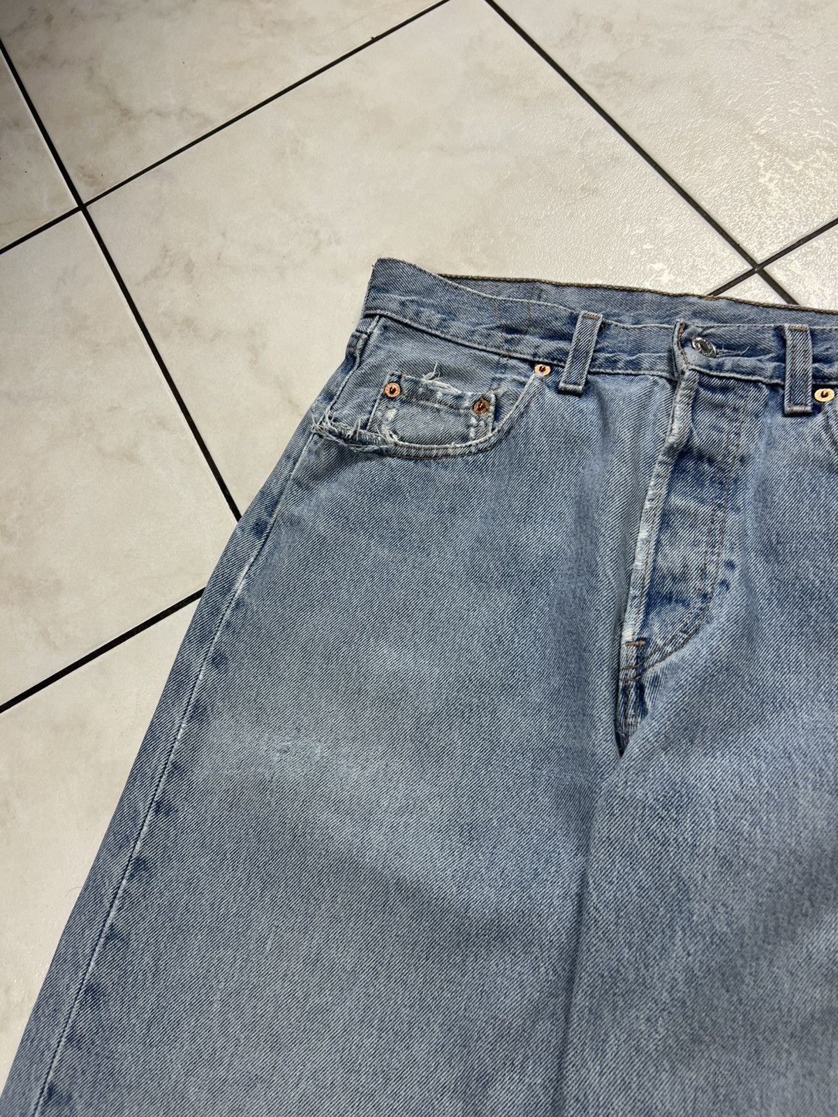 Levi's Vintage 90s Levi’s 518 light blue washed distressed jeans Size US 33 - 7 Thumbnail