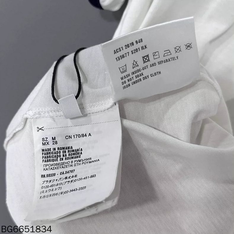 Prada Prada Triangle logo white short sleeves Size US M / EU 48-50 / 2 - 6 Thumbnail