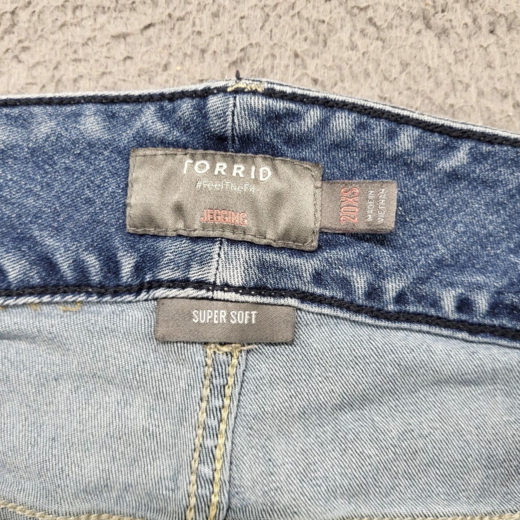 Torrid Torrid Jeans Women Slim XShort Plus 20 Blue Denim 5-Pocket Beach Super Soft Jegging Size 42" / US 20 - 3 Thumbnail