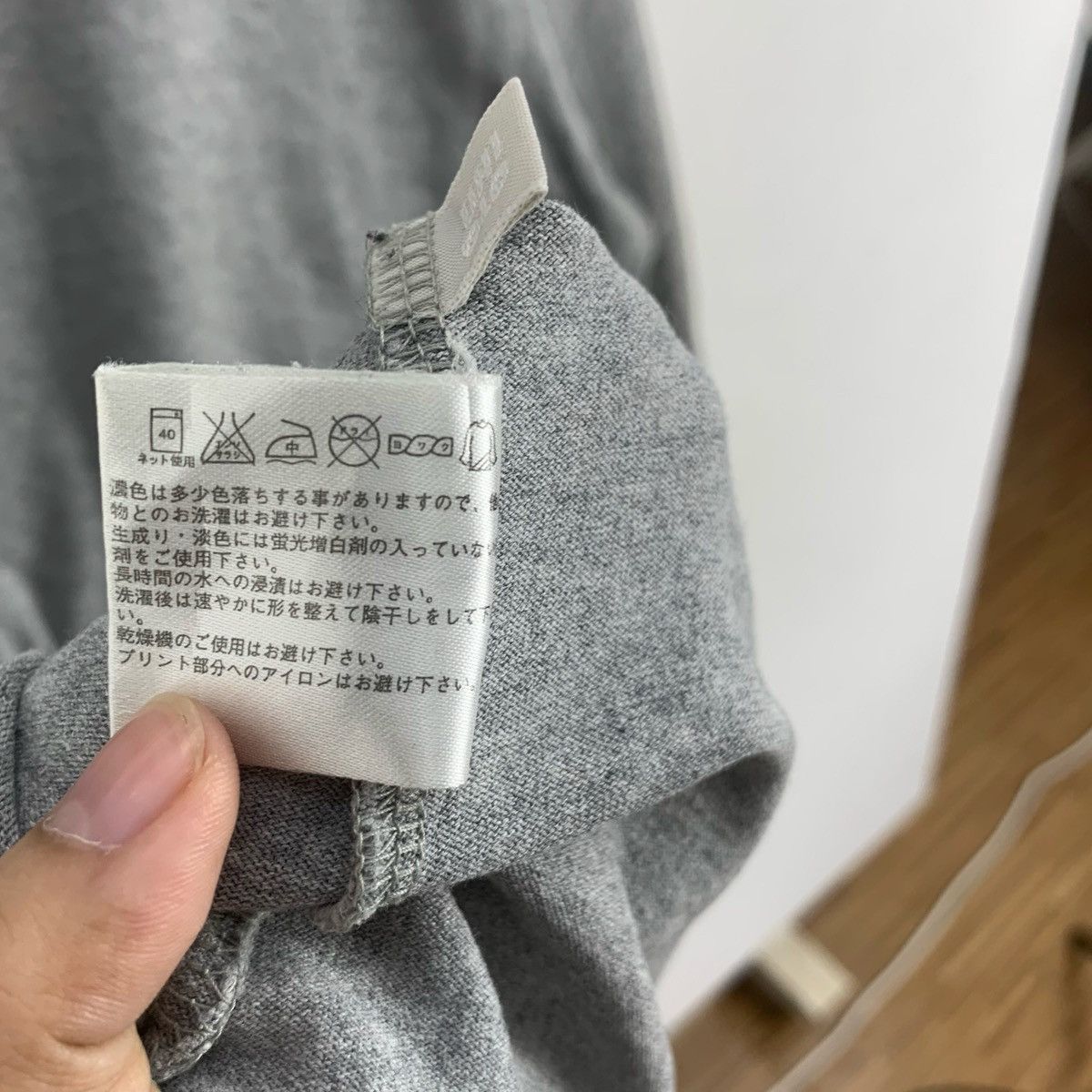 Uniqlo Vintage UNIQLO X KEITH HARING Crossed Fingers Long Sleeve Size US XL / EU 56 / 4 - 12 Thumbnail
