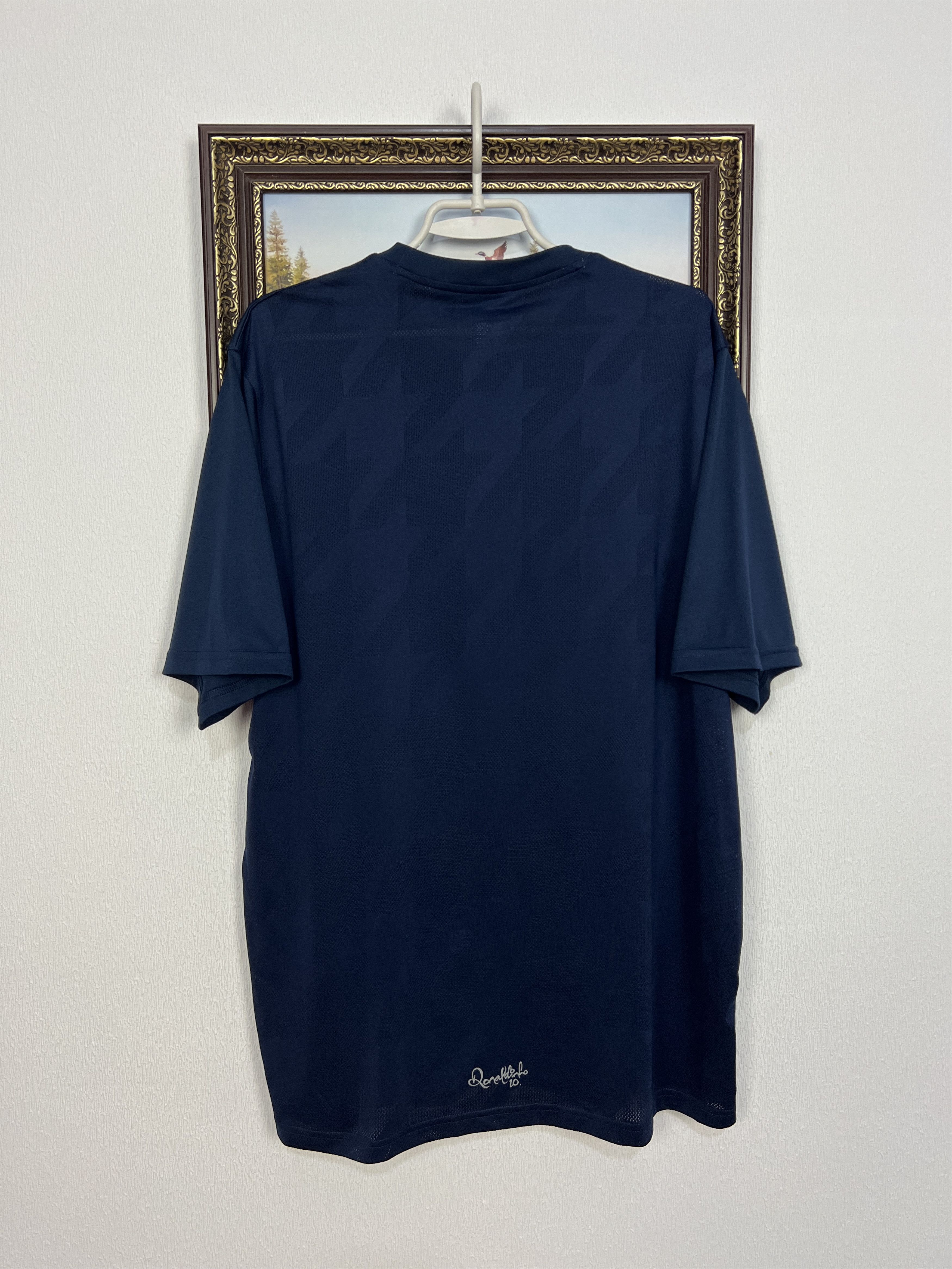 Nike R10 Ronaldinho Football Train Shirt Soccer Jersey Trikot Size US L / EU 52-54 / 3 - 8 Thumbnail
