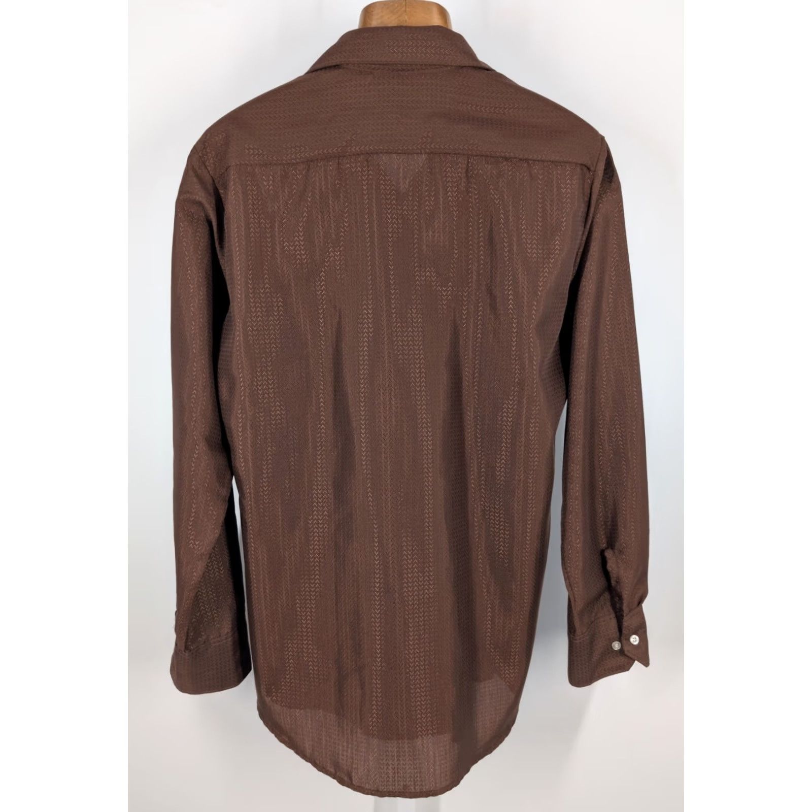 Vintage VINTAGE 1970s JD Sleeves Brown Geometric Jacquard Button-Front Shirt L USA Glossy Disco Party 44 Mens Size US L / EU 52-54 / 3 - 3 Thumbnail