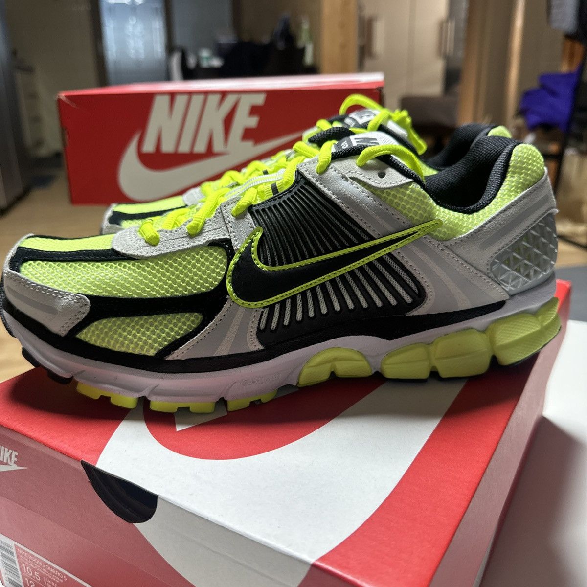 Nike *NEW* SZ 10.5 MENS, 12 WMNSN VOMERO 5 LIFE LIME VOLT/ NEON Size US 10.5 / EU 43-44 - 1 Thumbnail