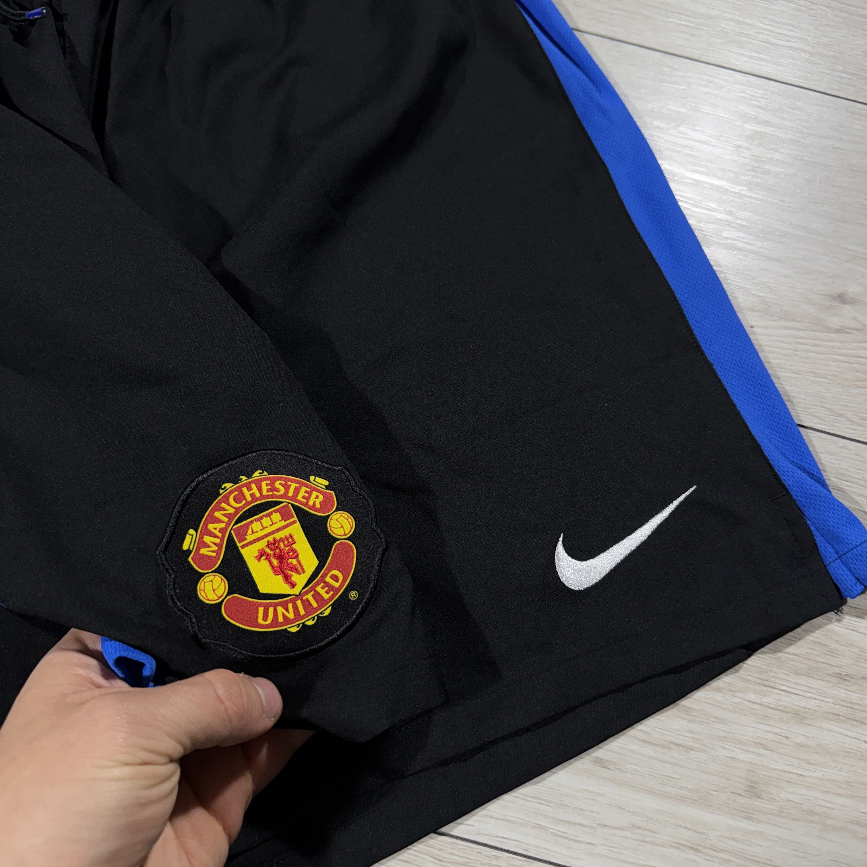 Nike Nike 2010 Manchester United Vintage Football Shorts Size XL Size US 36 / EU 52 - 5 Thumbnail