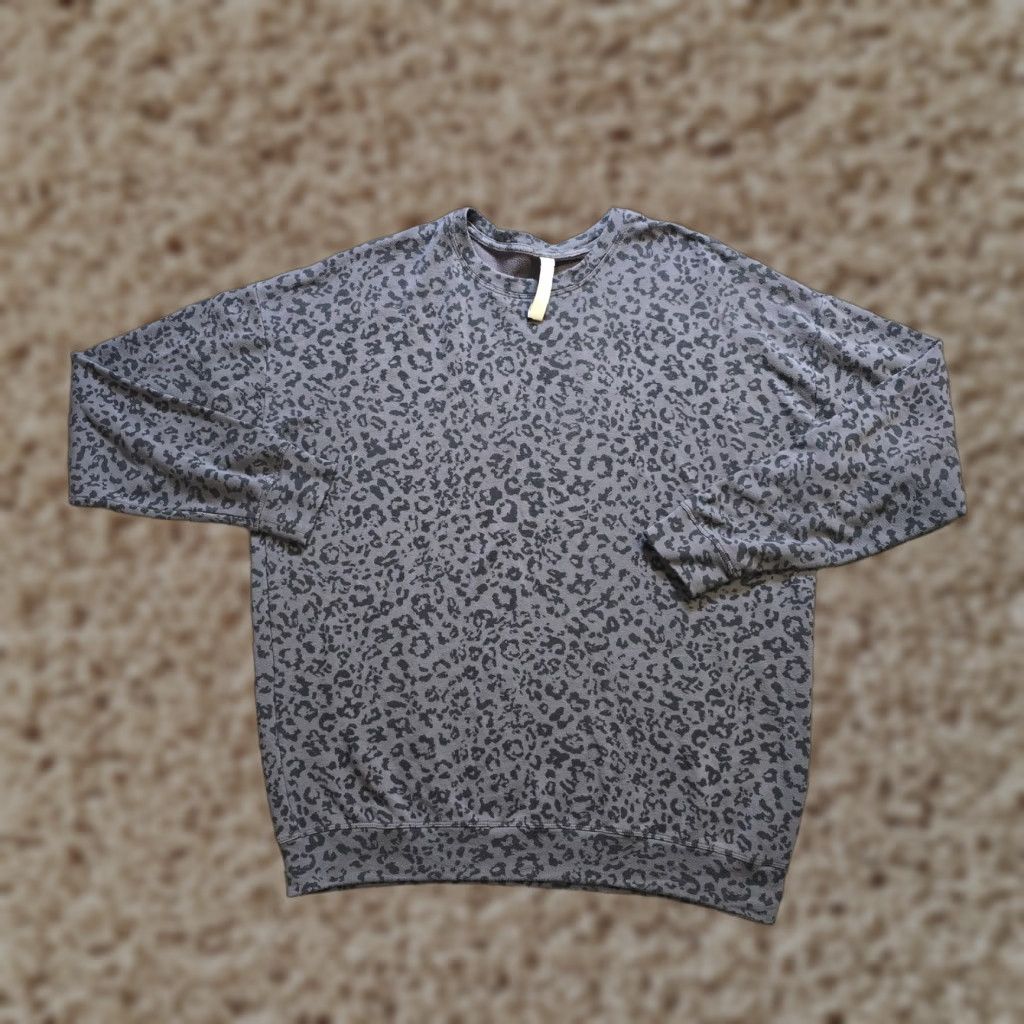 Athleta Athleta Top Women Small Gray Leopard Sweatshirt Crew Neck Long Sleeve Stretchy Shirt Size S / US 4 / IT 40 - 1 Thumbnail