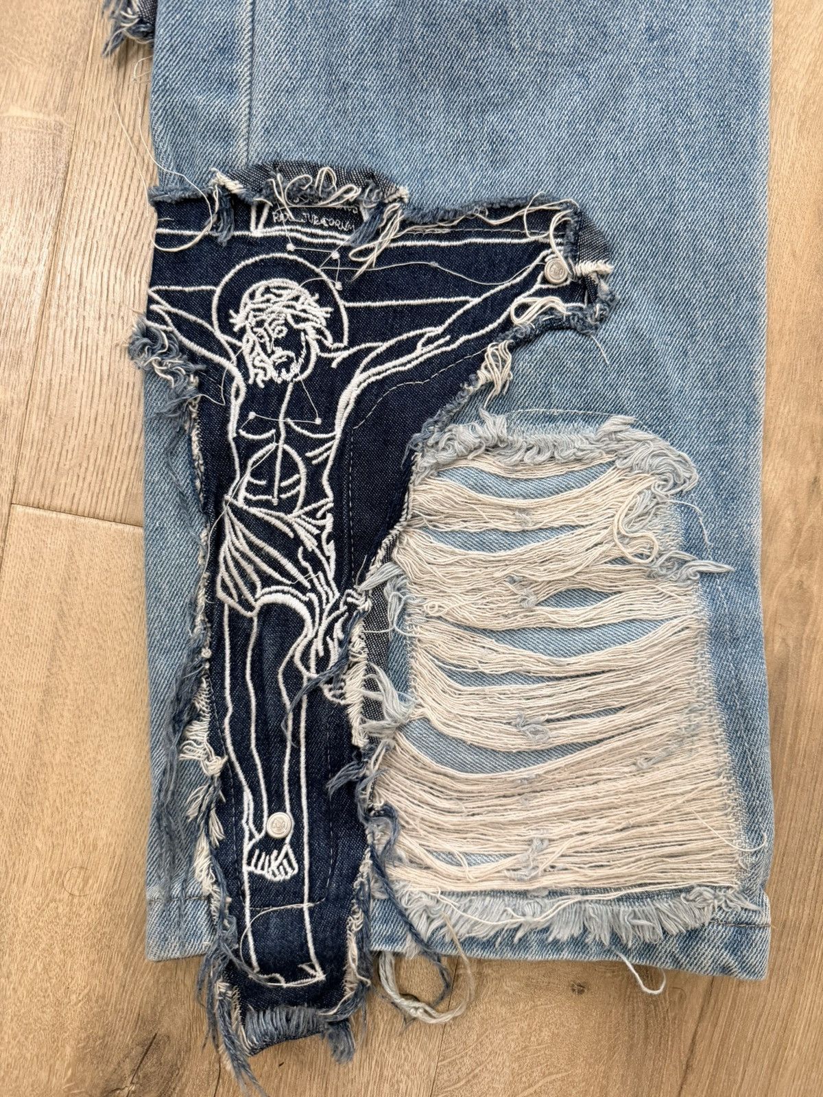 Who Decides War Figurine Cross Denim Size US 30 / EU 46 - 4 Thumbnail