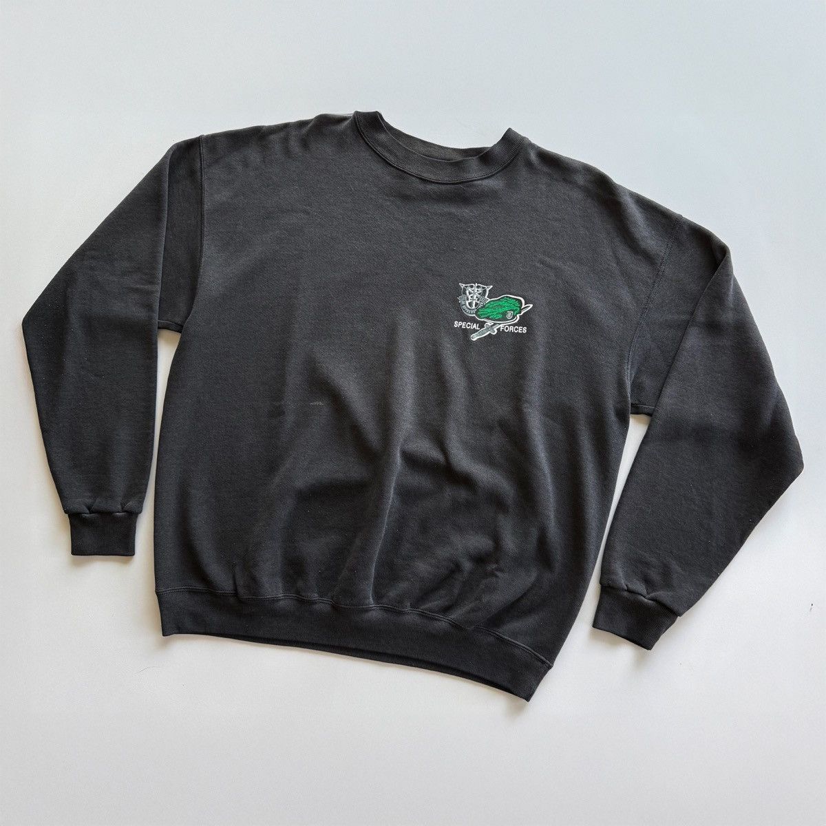 Vintage 1990s Vintage Green Berets Special Forces Army Sweatshirt Size US XL / EU 56 / 4 - 2 Thumbnail