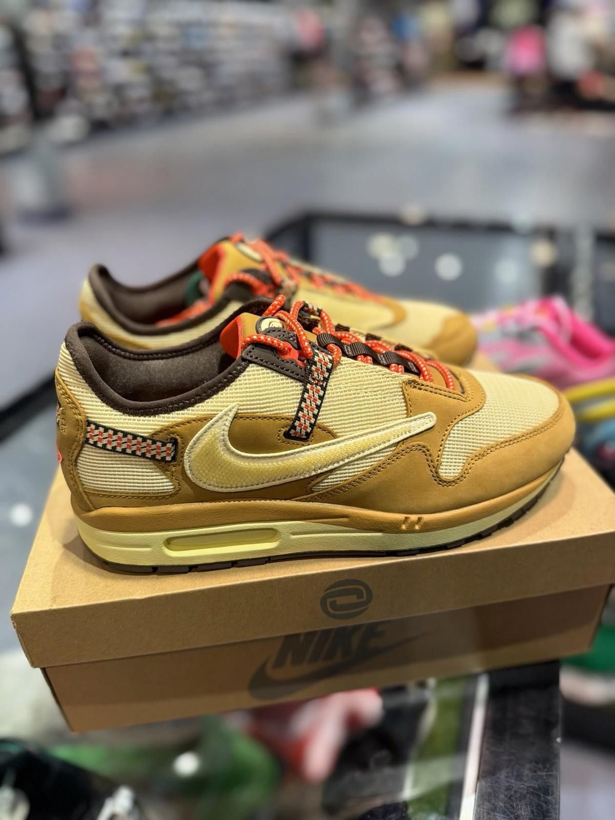 Nike Nike Air Max 1 Cactus Jack Travis Scott Wheat Size 10.5 DS Size US 10.5 / EU 43-44 - 3 Thumbnail