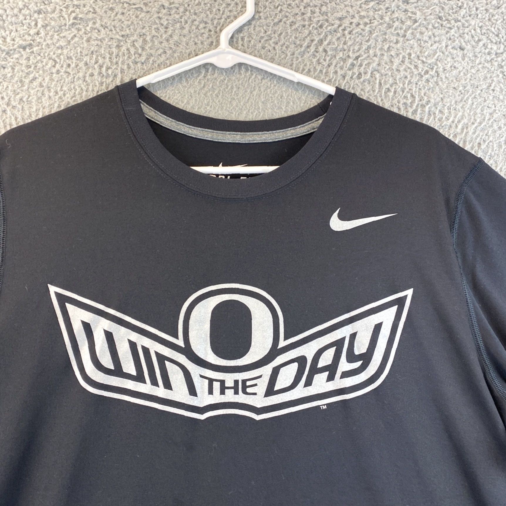 Nike Nike Men's T-Shirt Size Large Black Graphic Tee Crew Neck Logo Quotes 73-59 Size US 33 - 2 Thumbnail