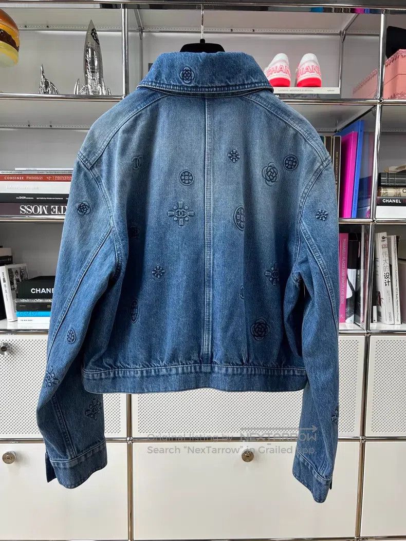 Chanel Chanel 24S camelia relief full-print short denim jacket Size L / US 10 / IT 46 - 3 Thumbnail