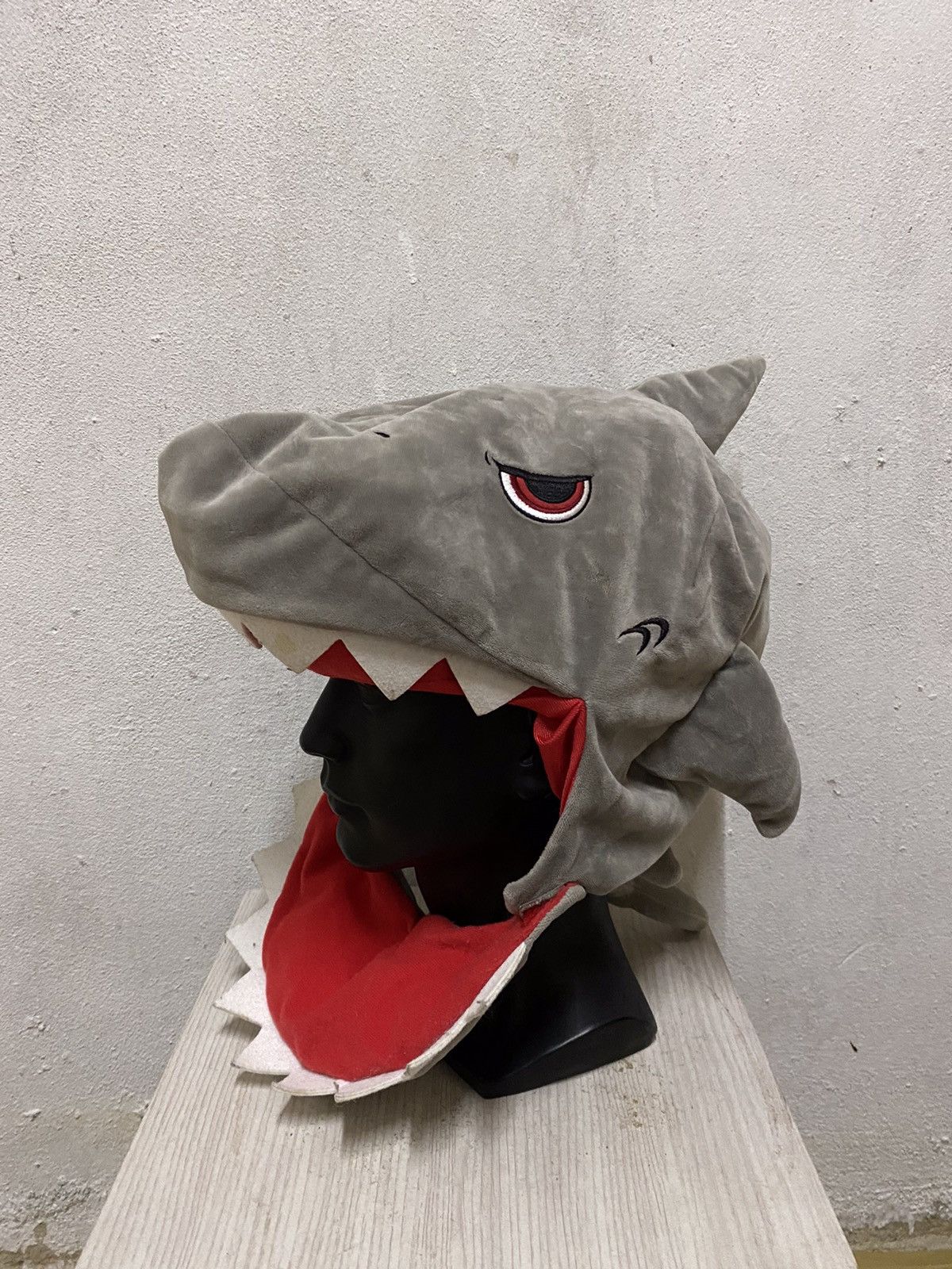 Cartoon Network × Universal Studios Universal Studios Jaws Bunny Beanie Hat Size ONE SIZE - 3 Thumbnail
